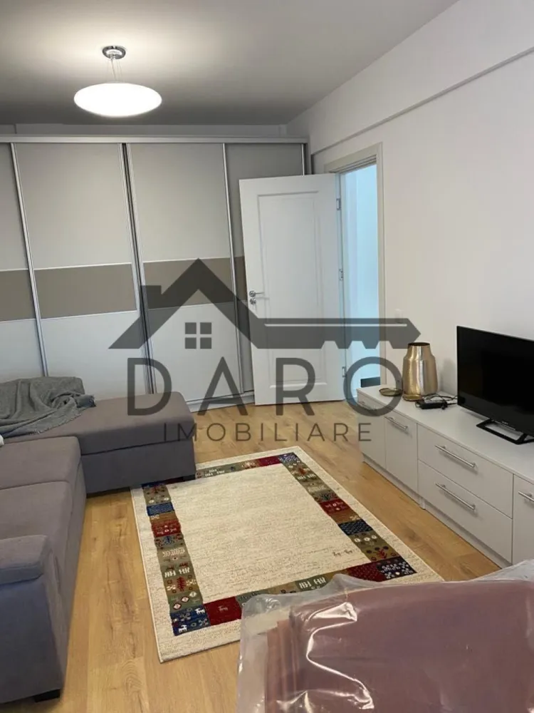 Închiriere apartament Târgu Mures - Închiriez apartament modern cu 2 camere, complet mobilat și utilat, situat în cartierul 7 Noiembrie, într-un bloc nou construit. Apartamentul se află la a doua închiriere, fiind foarte bine întreținut și pregătit pentru noii chiriași începând cu 1 August 2026. 
În plus se poate închiria garaj sub bloc la prețul de 100€.