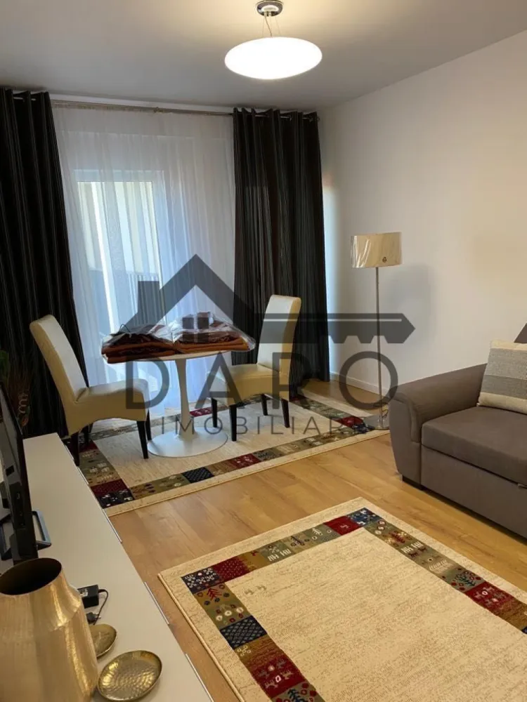 Închiriere apartament Târgu Mures - Închiriez apartament modern cu 2 camere, complet mobilat și utilat, situat în cartierul 7 Noiembrie, într-un bloc nou construit. Apartamentul se află la a doua închiriere, fiind foarte bine întreținut și pregătit pentru noii chiriași începând cu 1 August 2026. 
În plus se poate închiria garaj sub bloc la prețul de 100€.