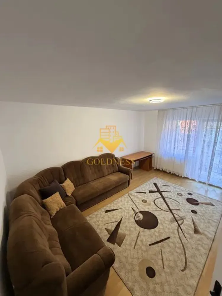 2 Camere decomandate, Iulius Mall, FSEGA, Intre Lacuri, Petfriendly - GOLDNESS Imobiliare vă propune spre închiriere un apartament cu 2 camere complet mobilat și utilat, la etajul 4 într-un imobil de 4 etaje, în Cartierul Intre lacuri!
Posibilitate de parcare in zona la liber!
Se află în apropierea stațiilor de transport în comun, magazine, restaurante, spații verzi, farmacii, etc. 

Apartamentul este compartimentat astfel:
 - dormitor cu pat matrimonial, dressing, noptiere
 - living cu canapea extensibilă, loc de servit masa, iesire pe balcon
 -bucatarie complet utilată și mobilată
 - baie cu cada, calorifer port prosop și dulap pentru depozitare.
 -dressing separat
 - balcon 5 mp.

Imobilul este dotat cu toate cele necesare- centrală proprie, frigider, aragaz, hotă, mașină de spălat haine, etc. 

Dacă sunteți interesați de acest apartament și doriți să îl vizionați, dar și pentru alte oferte nu ezitați să ne contactați telefonic sau prin e-mail. Vă stăm la dispoziție!
Pentru intermediere se percepe un comision de 50% din prețul chiriei!
