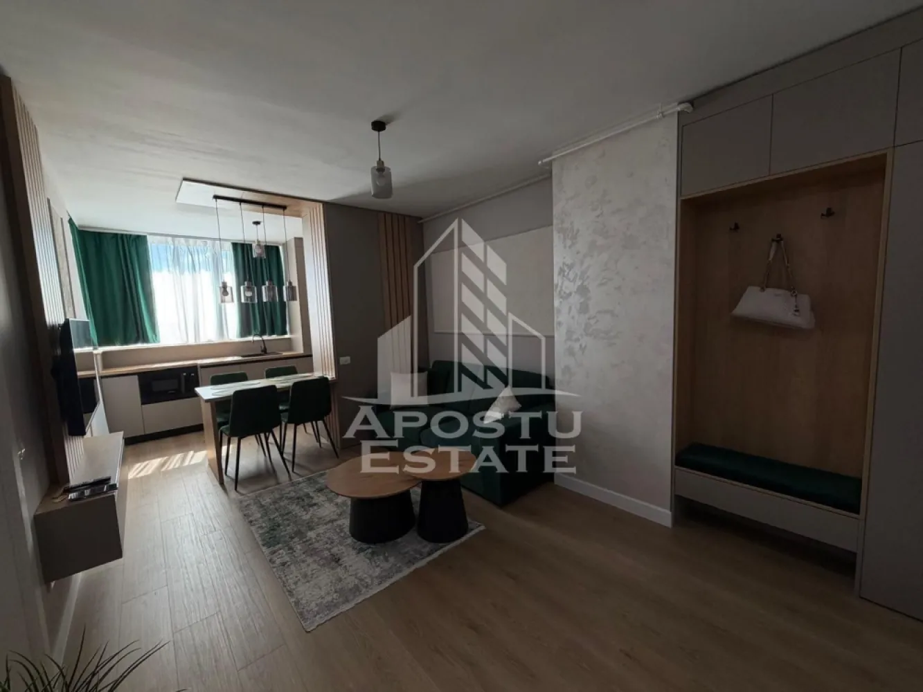 Apartament cu 2 camere de inchiriat, zona Torontalului, Timisoara - Agentia imobiliara APOSTU ESTATE va propune spre inchiriere un apartament cu 2 camere spatios si luminos, aflat la prima inchiriere, situat in complexul rezidential XCity Towers, o zona linistita si bine pozitionata din Timisoara, potrivit pentru cupluri sau studenti care isi doresc o locuinta unde sa se simta confortabil si cu acces facil catre scoli, facultati, statii de autobuz si magazine.

Suprafata utila: 45 mp
Compartimentare eficienta:
- Hol de acces
- Bucatarie open-space, complet mobilata si utilata, cu loc de luat masa
- Baie prevazuta cu cada si ventilatie artificiala
- Dormitor cu pat matrimonial
- Balcon 

Confort si facilitati:
- Centrala proprie cu incalzire in pardoseala
- Loc de parcare inclus in pret
- Prima inchiriere
- Aer conditionat
- Apartamentul este complet mobilat si utilat de catre proprietar

Localizare: zona Aradului, in apropiere de magazinul Lidl, Facultatea de Agronomie, mijloace de transport in comun

Ideal pentru:
- Cupluri
- Studenti

Pret chirie: 550€
Programeaza o vizionare pentru a-ti putea imagina viitorul aici!
ID intern: CP3174550