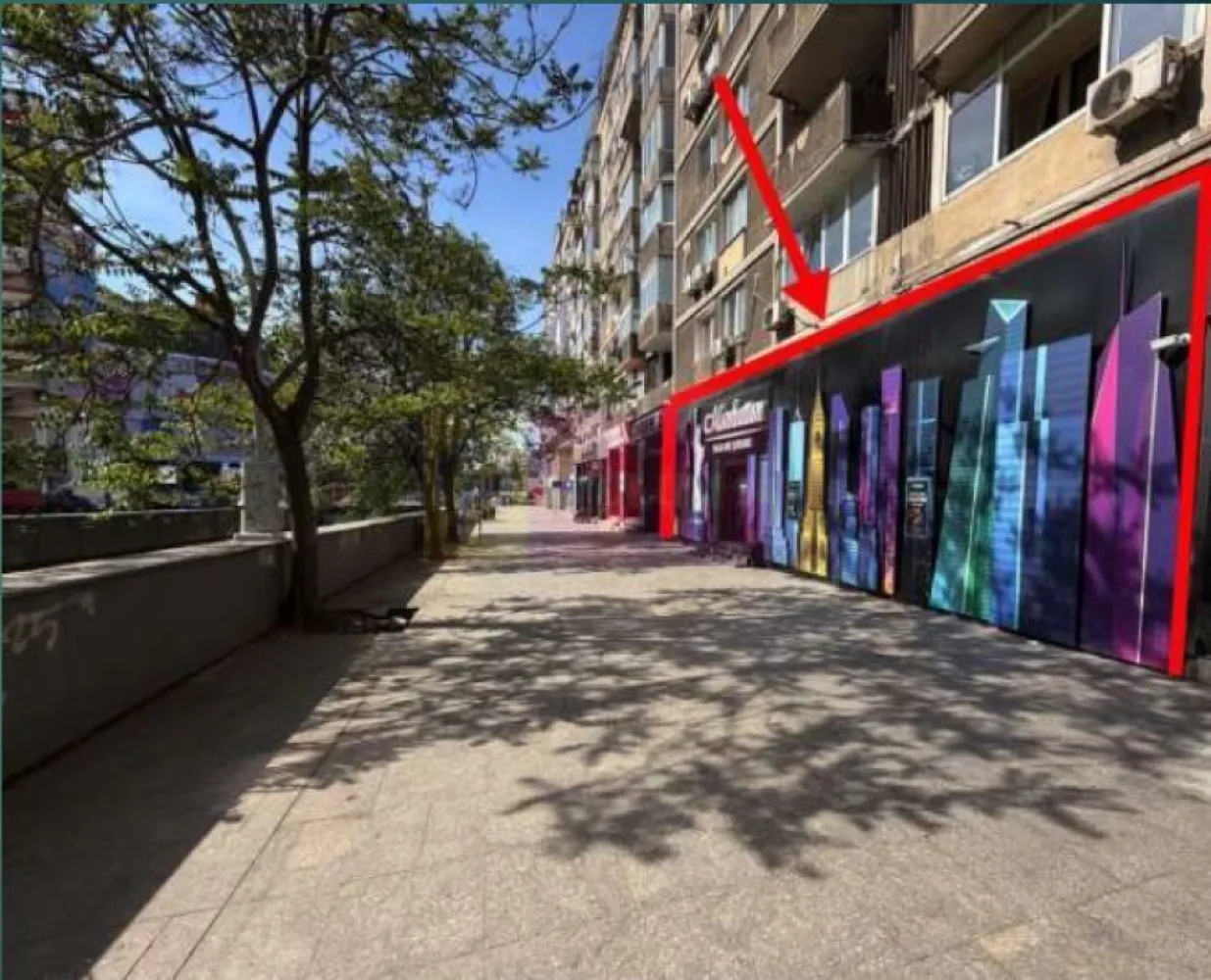 Inchiriere spatiu comercial zona Unirii - Compania Imobiliara Apulum94 va prezinta spre inchiriere un spatiu comercial pozitionat pe unul dintre cele mai importante bulevarde din centrul capitalei, cu acces rapid catre centrul vehi, la 150 m de Piata Unirii. Spatiul are o suprafata de 200mp cu front stradal de 18ml. Se preteaza pentru clinica medicala, banca, centru de analize medicale, Mega Image, Profi, etc