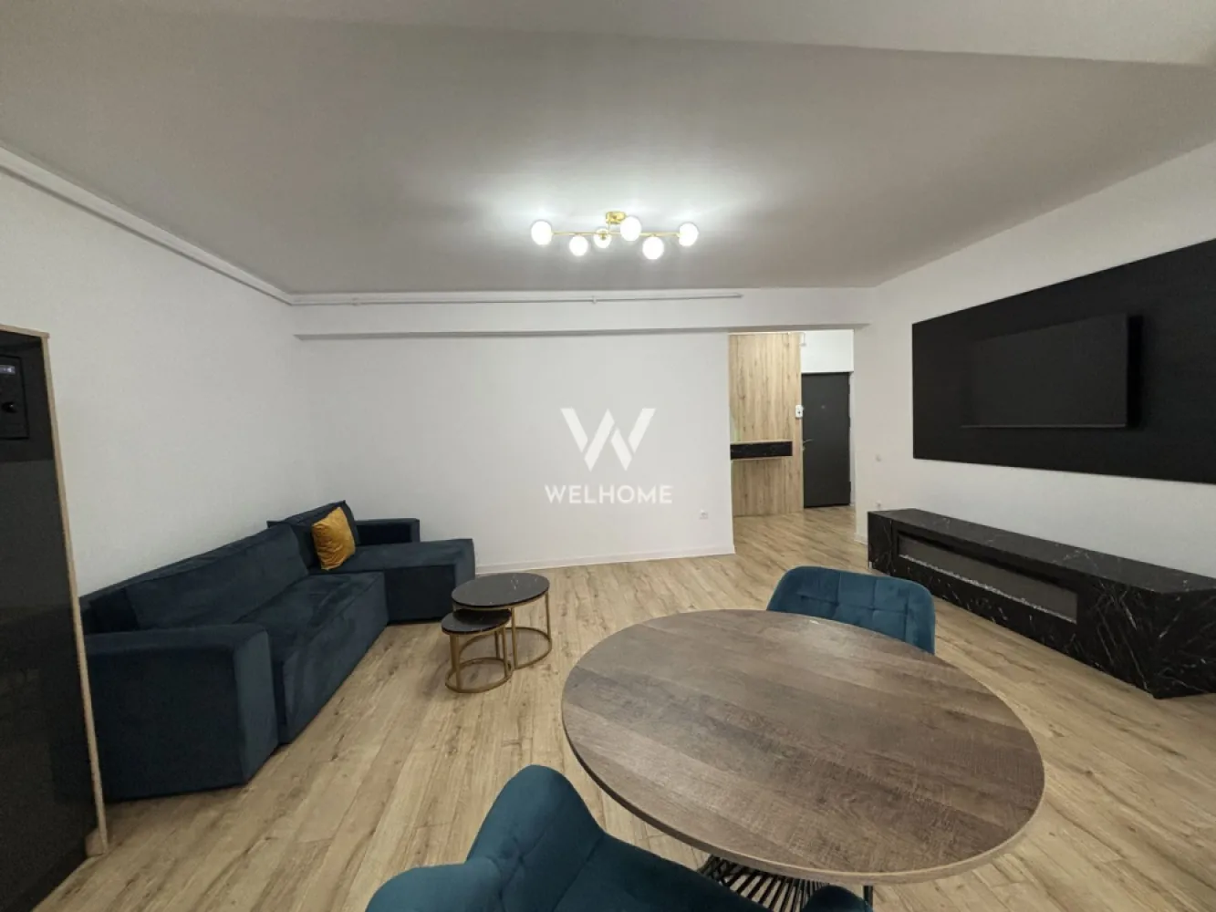 Apartament 2 camere cu terasă zona Doamna Stanca - Apartament 2 camere MODERN zona Doamna Stanca

Apartamentul are o suprafață utilă de 54 mp, se află la parterul inalt al unei vile moderne cu 3 etaje şi este dotat cu tot ce este necesar.
Compartimentare:
- Hol de acces, living spațios cu bucătărie, baie, terasă.
Apartamentul este unul luminos și călduros având orientare sudică.
Locația este ideală, având acces facil la centre comerciale, supermarket-uri, școală, mijloace de transport.
Un loc de parcare privat.
Perioada minimă contractuală este de 12 luni.
Pentru mai multe detalii sau pentru programarea unei vizionări, vă stau la dispoziție.

Chirie lunară: 530 Euro + garanție
Comision client: 50% din prima chirie