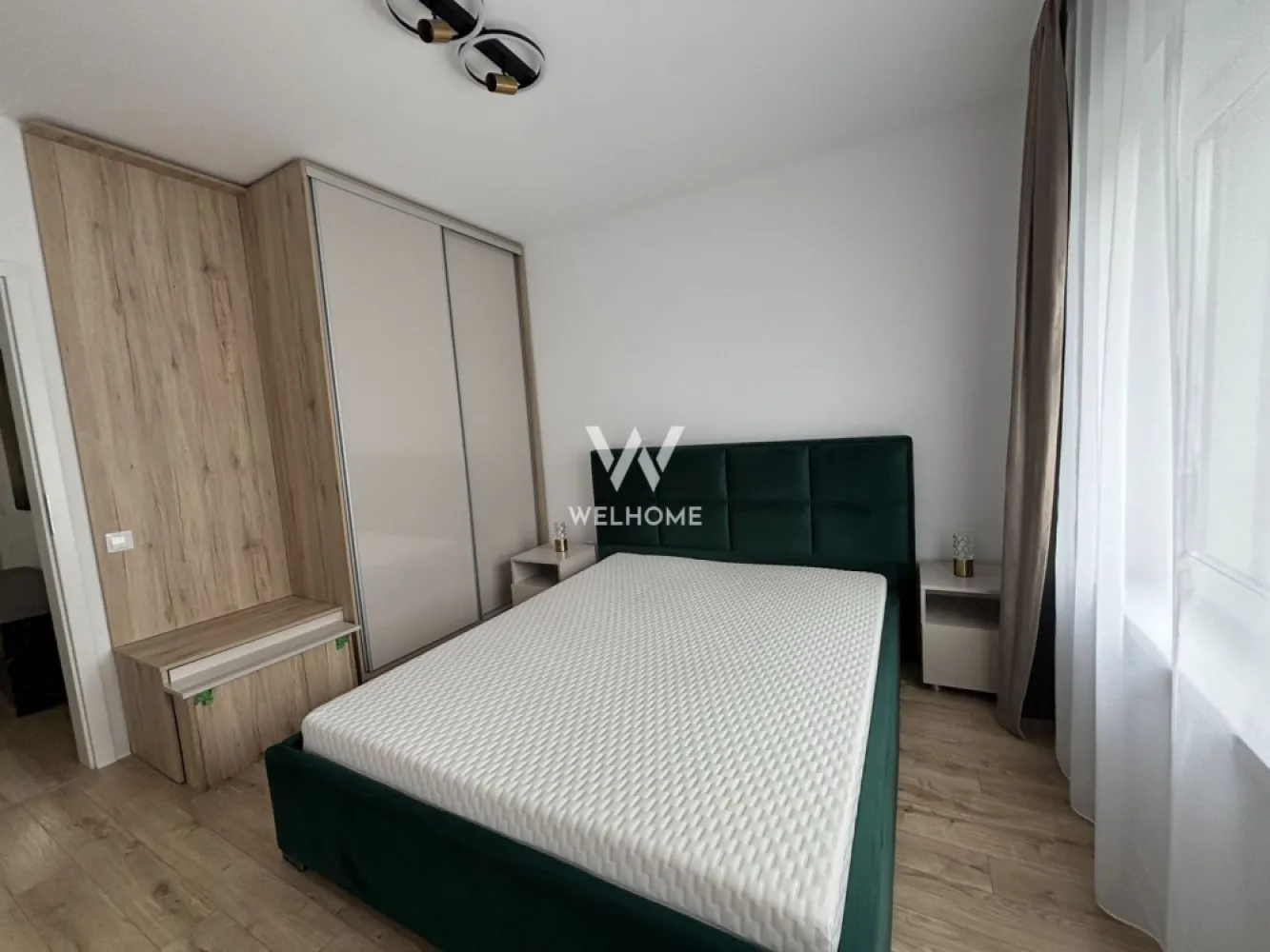 Apartament 2 camere cu terasă zona Doamna Stanca - Apartament 2 camere MODERN zona Doamna Stanca

Apartamentul are o suprafață utilă de 54 mp, se află la parterul inalt al unei vile moderne cu 3 etaje şi este dotat cu tot ce este necesar.
Compartimentare:
- Hol de acces, living spațios cu bucătărie, baie, terasă.
Apartamentul este unul luminos și călduros având orientare sudică.
Locația este ideală, având acces facil la centre comerciale, supermarket-uri, școală, mijloace de transport.
Un loc de parcare privat.
Perioada minimă contractuală este de 12 luni.
Pentru mai multe detalii sau pentru programarea unei vizionări, vă stau la dispoziție.

Chirie lunară: 530 Euro + garanție
Comision client: 50% din prima chirie