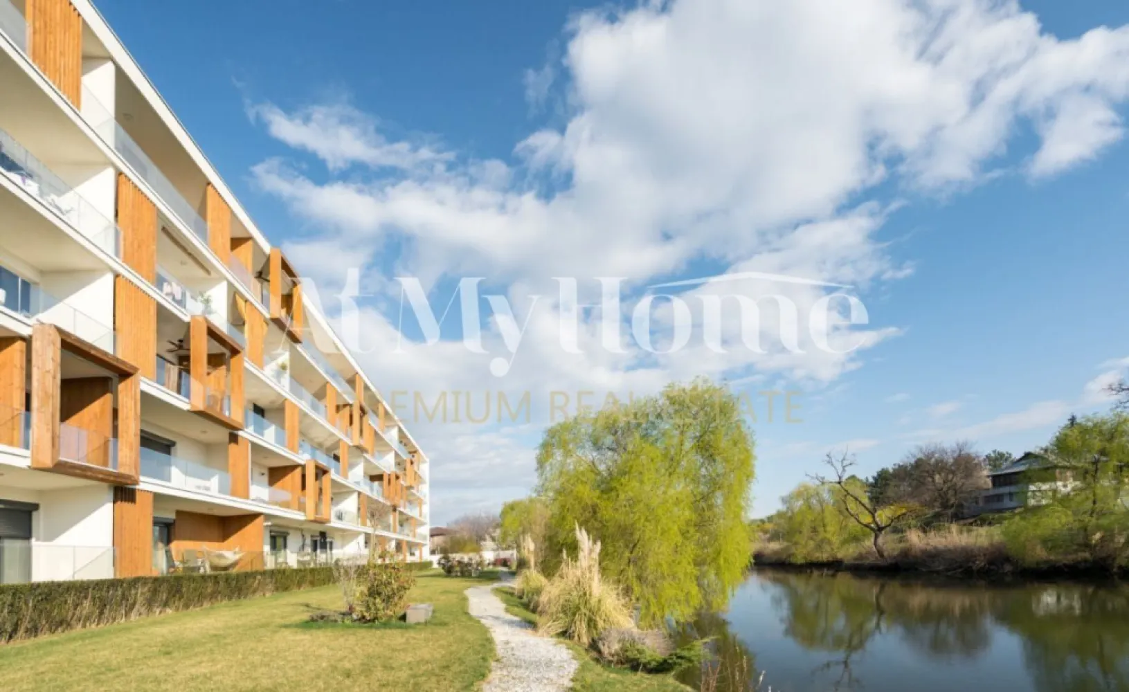 PENTHOUSE SPECTACULOS CU VEDERE LA LAC/2CAMERE/IANCU NICOLAE - Penthouse nou cu 2 camere, amplasat in zona Iancu Nicolae, intr-un complex residential boutique exclusivist, la scurta distanta de toate facilitatile din zona, intr-un imobil S+P+4, finalizat in 2020.
Brand new contemporary
Designul este realizat de Cristian Corvin, unul dintre cei mai premiati arhitecti romani.

Penthouse ul are o suprafata de 140 mp, dispune de terasa de 50 mp cu vedere panoramica la lac si de 1loc de parcare in subteranul cladirii 
Este compus din living, zona de luat in masa, bucatarie complet mobilata si utilata, dormitor matrimonial cu baie ensuite, o baie secundara cu dus.

Datorita locatiei, in apropierea Scolilor Internationale din zona, la scurta distanta de Centrele Comerciale, magazine, restaurante si mijloace de transport in comun, este recomandat pentru resedinta.