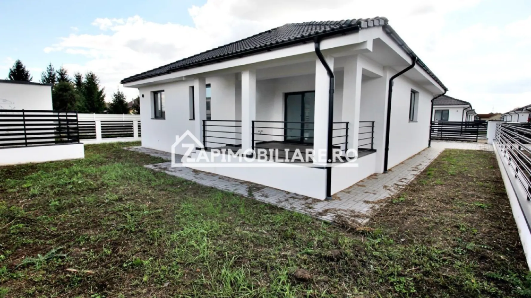 Casă la cheie pe 1 nivel 4 camere 2 băi,145 mp,500 mp teren