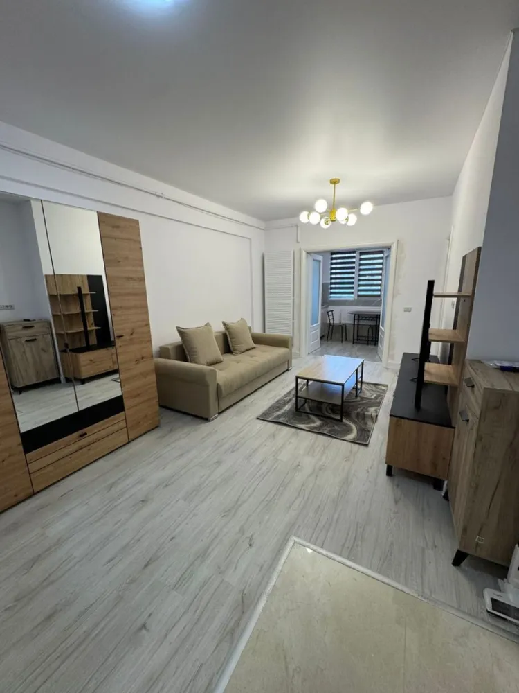Apartament 2 camere LUX - Militari Residence - Agentie imobiliara - comision 50%

Vă propunem spre închiriere un apartament cu 2 camere, situat în Militari Residence ideal pentru cei care își doresc confort și acces rapid la facilități.

*Detalii proprietate:*

* Apartament 2 camere
* Complet mobilat și utilat, gata de mutare imediată
* Spații bine compartimentate, oferind confort și funcționalitate
* Bucătărie echipată cu electrocasnice necesare
* Ideal pentru cupluri sau persoane singure

*Avantaje locație:*

* Acces rapid la supermarketuri, restaurante și alte puncte de interes
* Aproape de mijloace de transport în comun
* Zonă liniștită, cu acces facil către București

*Condiții închiriere:*

* Se închiriază prin intermediul agenției imobiliare
* Comision: 50% din valoarea unei luni de chirie

Apartamentul este pregătit pentru noii chiriași și oferă un echilibru foarte bun între confort, locație și accesibilitate.

Pentru mai multe detalii sau programarea unei vizionări, vă stăm la dispoziție.