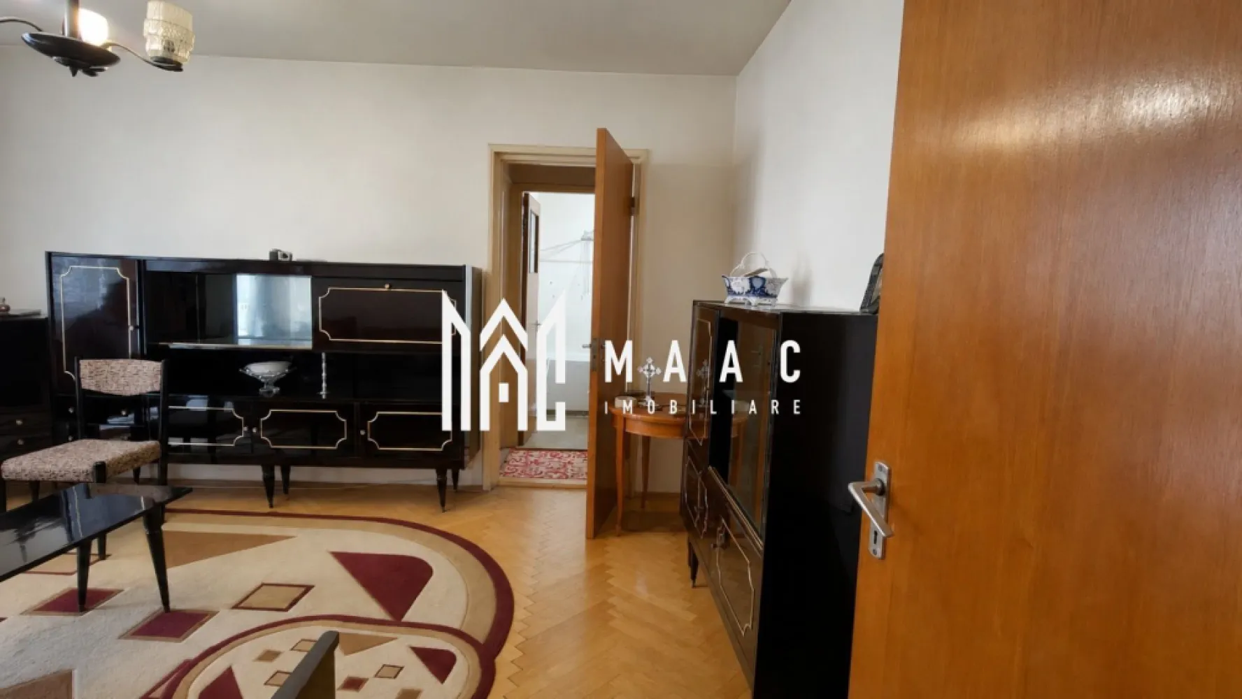 Apartament 2 camere Sibiu | Mihai Viteazul | 40 mp, balcon - Apartament cu 2 camere semidecomandate de vânzare în zona Mihai Viteazul din Sibiu, cu 40 mp utili, situat la etajul 3 al unui imobil cu 4 niveluri, potrivit pentru amenajare după propriul stil.

Detalii proprietate:
• Suprafață utilă: 40 mp
• Suprafață construită: 50 mp
• Compartimentare: 2 camere semidecomandate
• Etaj 3 din 4
• Balcon
• Confort 2
• An construcție: 1989
• Stare interioară: necesită renovare
• Stadiu construcție: finalizată
• Locuința beneficiază de pivniță
• Disponibil imediat

Zona Mihai Viteazul oferă acces rapid către școli, grădinițe, centre comerciale, piețe, farmacii, magazine și mijloace de transport în comun. Proprietatea este amplasată într-o zonă cunoscută pentru accesibilitate și proximitatea față de facilitățile urbane.

Cod anunț CP3174111. Contactați-ne pentru detalii suplimentare și pentru programarea unei vizionări.