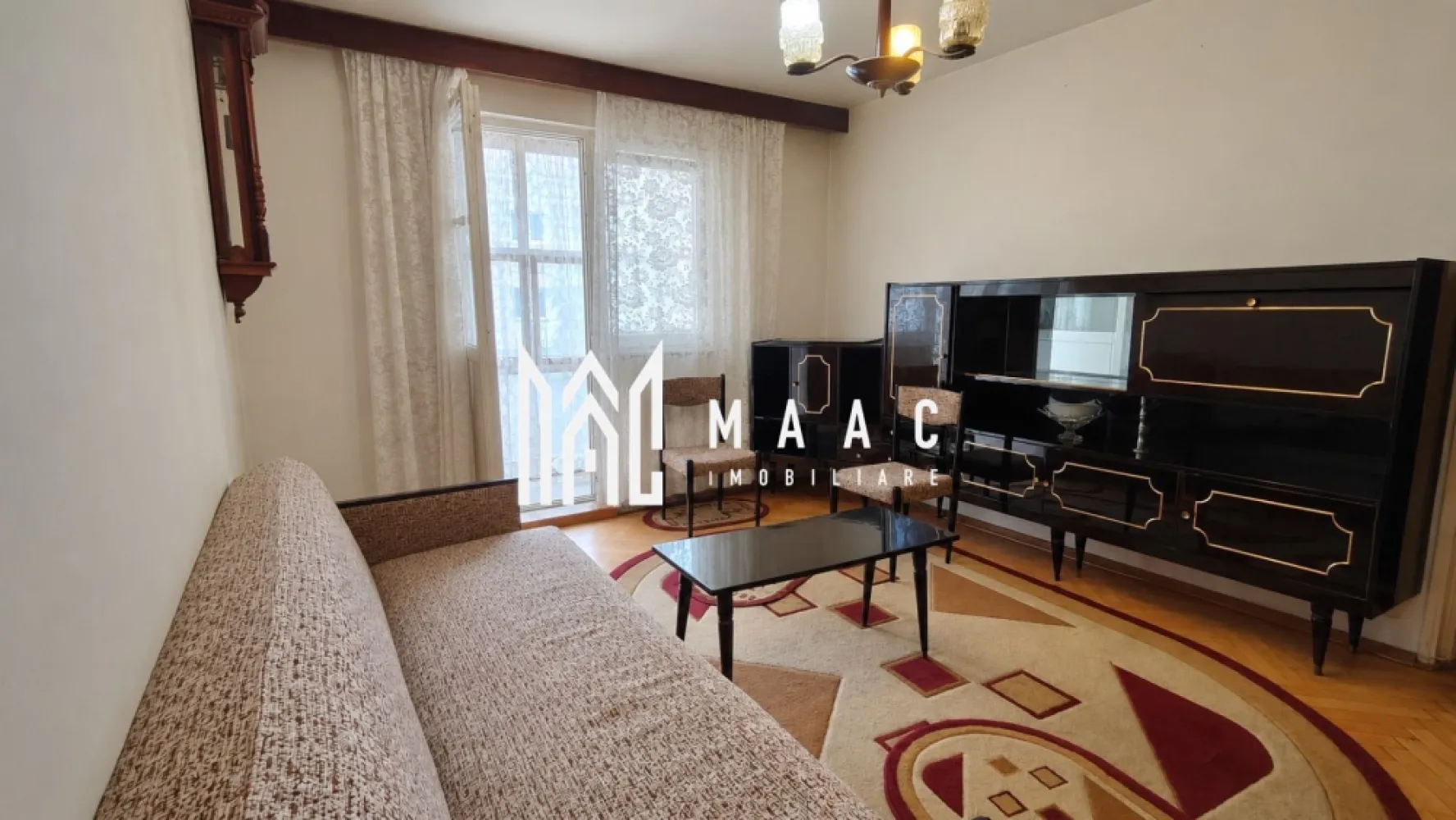 Apartament 2 camere Sibiu | Mihai Viteazul | 40 mp, balcon - Apartament cu 2 camere semidecomandate de vânzare în zona Mihai Viteazul din Sibiu, cu 40 mp utili, situat la etajul 3 al unui imobil cu 4 niveluri, potrivit pentru amenajare după propriul stil.

Detalii proprietate:
• Suprafață utilă: 40 mp
• Suprafață construită: 50 mp
• Compartimentare: 2 camere semidecomandate
• Etaj 3 din 4
• Balcon
• Confort 2
• An construcție: 1989
• Stare interioară: necesită renovare
• Stadiu construcție: finalizată
• Locuința beneficiază de pivniță
• Disponibil imediat

Zona Mihai Viteazul oferă acces rapid către școli, grădinițe, centre comerciale, piețe, farmacii, magazine și mijloace de transport în comun. Proprietatea este amplasată într-o zonă cunoscută pentru accesibilitate și proximitatea față de facilitățile urbane.

Cod anunț CP3174111. Contactați-ne pentru detalii suplimentare și pentru programarea unei vizionări.