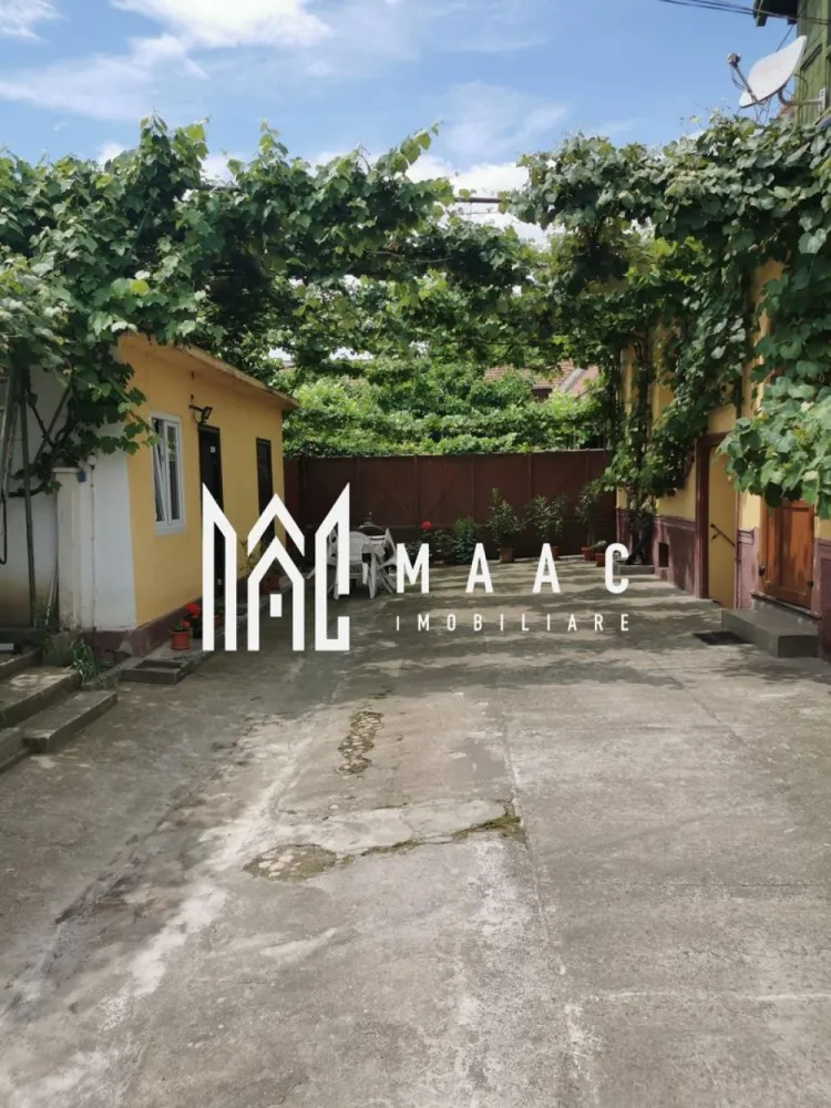 Casa 3 camere I 200 MPU Curte I Cristian - MAAC Imobiliare vă propune spre vânzare o proprietate cu potențial, compusă din casă principală și construcție secundară, ideală pentru locuit sau investiție.

Proprietatea este amplasată într-o zonă liniștită și oferă posibilitatea utilizării separate a celor două imobile, fiind potrivită pentru o familie extinsă, activități independente sau pentru obținerea unui venit suplimentar din închiriere.

Casa principală este compartimentată astfel:

2 camere;
Hol;
Bucătărie;
Baie;
Cămară.

La subsol se află o pivniță generoasă, ideală pentru depozitare.

Construcția secundară dispune de:

1 cameră;
Bucătărie;
Baie.

Pentru informații suplimentare sau pentru programarea unei vizionări, contactați-ne și menționați codul de identificare al proprietății ID: CP3171925 .
