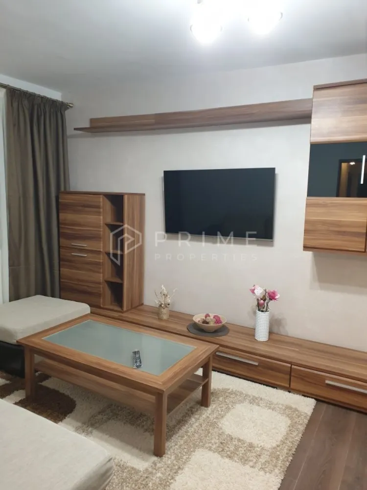 Apartament cu 2 camere | Zonă Gara Mare - Vă propunem spre închiriere un apartament cu 2 camere, având o suprafață de 60 mp, situat într o zonă accesibilă, în imediata apropiere a Gării Mari.

Locuința se predă complet mobilată și utilată, fiind pregătită pentru mutare imediată. Designul interior este gândit pentru a oferi confort și funcționalitate.

Dotări și beneficii:
Apartamentul dispune de mașină de spălat rufe.
Bucătăria este dotată cu mașină de spălat vase.
Electrocasnicele sunt incorporate pentru un aspect curat și modern.
Locuința este prevăzută cu aer condiționat pentru confortul dumneavoastră pe tot parcursul anului.
Detalii financiare:
Pentru detalii legate de preț, garanție și vizionări, vă rugăm să ne contactați.

Promisiunea Prime Properties: La Prime Properties, fiecare tranzacție este susținută de expertiză și strategie. Nu oferim doar locuințe, ci soluții adaptate stilului tău de viață. Dacă această proprietate nu corespunde nevoilor dumneavoastră, lăsați-ne să găsim alternativa potrivită.