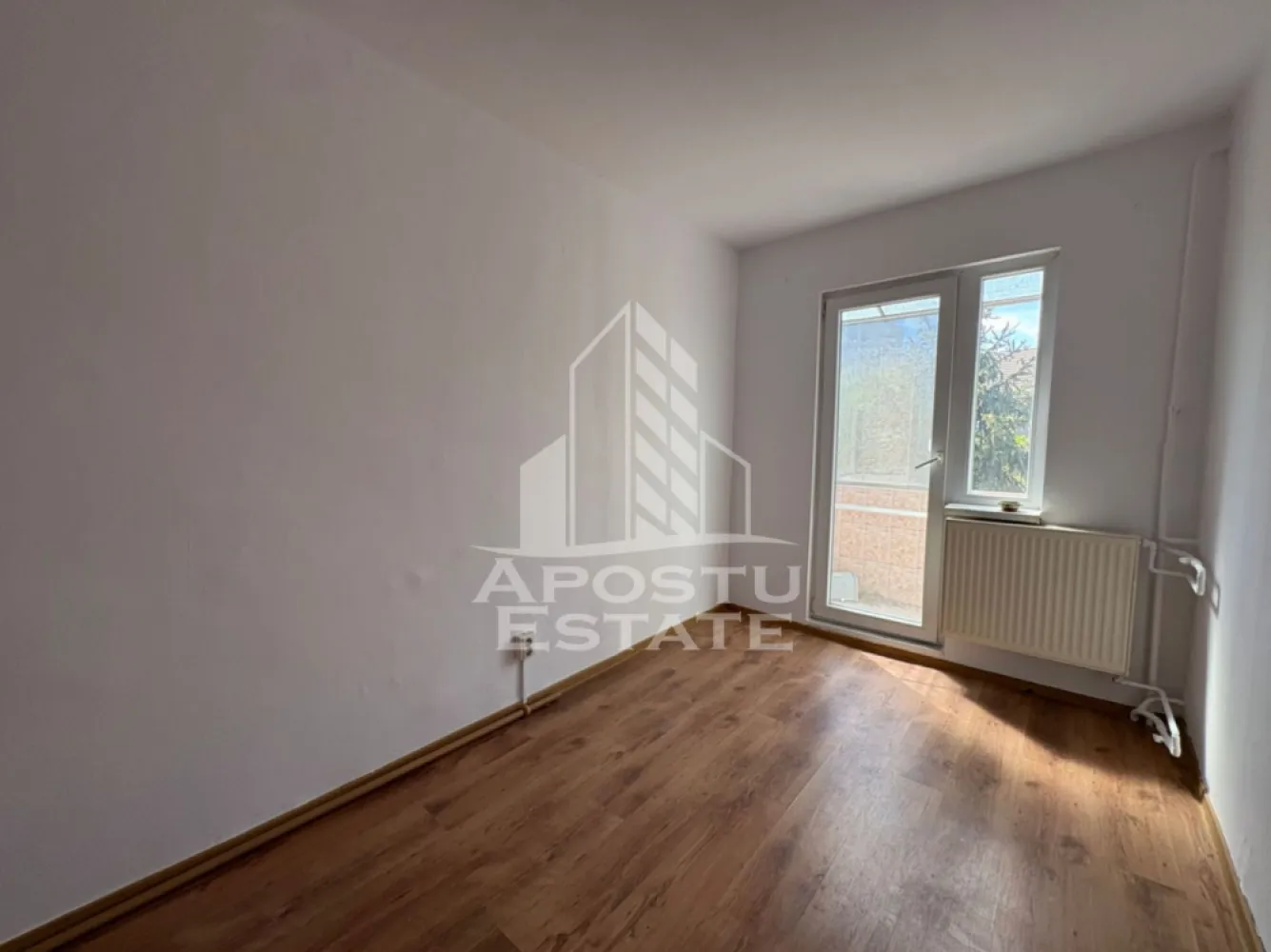 Apartament 2 camere, in zona Piata Marasti, Timisoara. - Apostu Estate va propun spre vânzare un apartament cu 2 camere, situat în zona Piata Mărăști (Zona 0), chiar în inima Timișoarei, într-o zonă liniștită, cu acces imediat la principalele puncte de interes ale orașului.

Suprafață utilă: 47 mp
Compartimentare: semidecomandat
Situat la etajul 4/4, blocul are acoperis.

Locație excelentă, ultracentrală
La doar 3 minute de mers pe jos de Iulius Town
La 4 minute de Piața Unirii
Ideal atât pentru locuință proprie, cât și pentru investiție, datorită potențialului ridicat de închiriere
Apartamentul este liber și disponibil pentru vizionări
Actele sunt la zi
Pentru mai multe informații și programarea unei vizionări, nu ezitați să ne contactați!
Agentia imobiliara Apostu Estate va ofera consultanta bancara gratuita prin intermediul colaboratorilor nostri pentru alegerea celui mai potrivit tip de credit, astfel incat tu sa devi noul proprietar al acestui apartament.
CP3176579