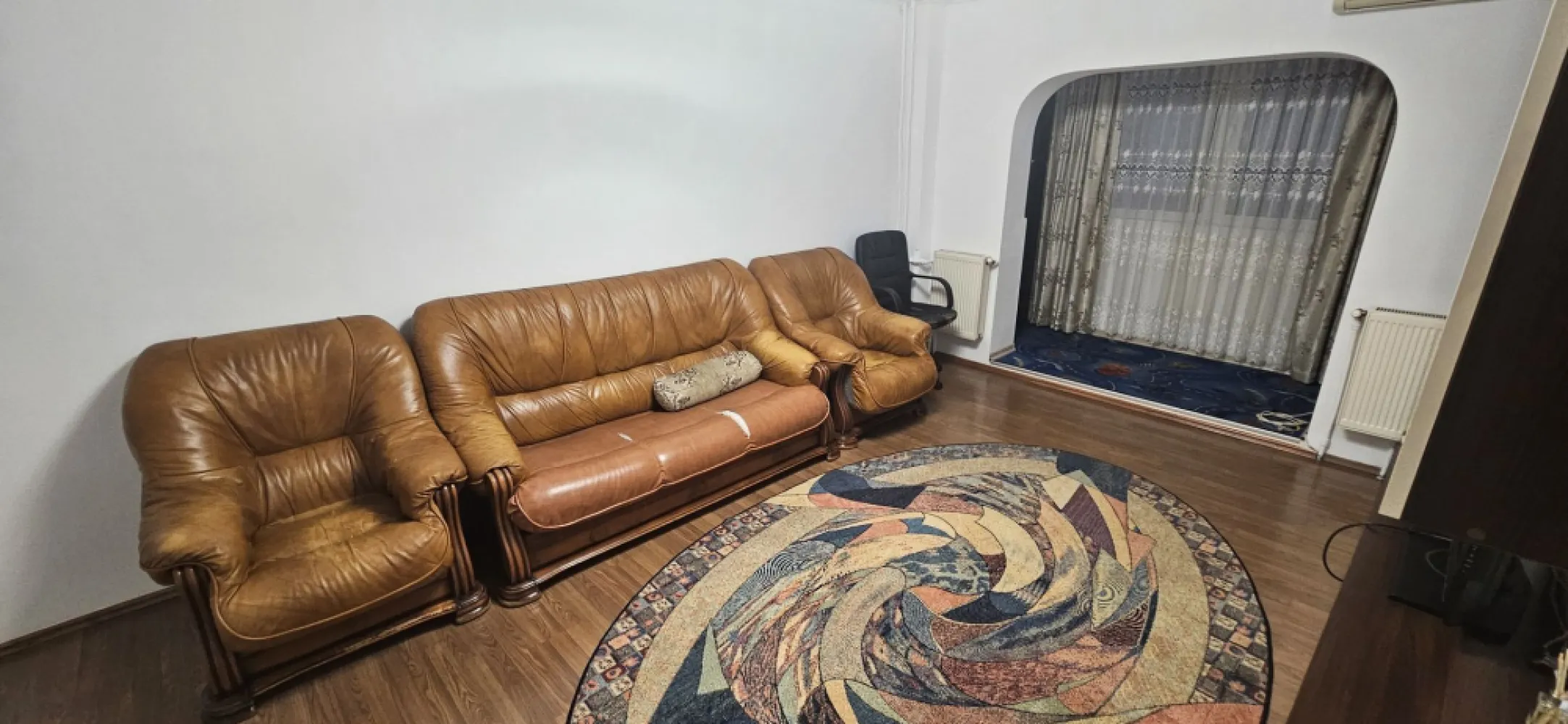Crangasi apartament 3 camere de inchiriat mobilat si utilat - K Imobiliare propune spre in inchiriere in zona Crangasi , apartament 3 camere , 2 grupuri sanitare , mobilat si utilat complet.