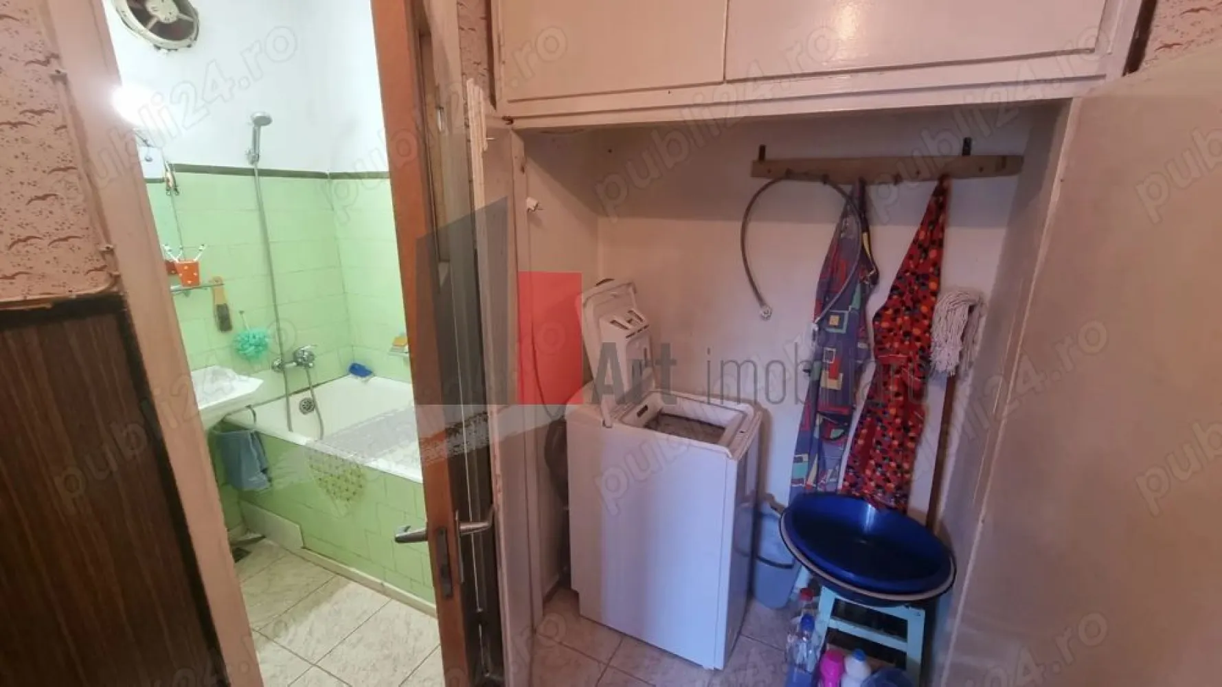 Vânzare apartament decomandat 4 camere Bd. Brâncoveanu - Vă prezint un apartament decomandat de 4 camere, orientat spre sud, aflat la etajul 1/4. Imobilul este izolat și nu este inclus în nici o clasă de risc sau de urgență. 
Balconul tip logie este închis. Ușa de la intrare este metalică.

Apartamentul este mobilat și utilat, ca în fotografii.
În afară de lucrările de întreținere, nu s-au efectuat alte lucrări de îmbunătățire. 
Se acceptă credit.
Toate actele sunt pregătite.

În apropiere sunt Liceul Onicescu și Școala Generală 108.
Stațiile de metrou Brâncoveanu și Piața Sudului sunt la 10-15 minute de mers cu mijloacele de transport în comun. Linii STB: 116, 216. 114, 76, 381.

Vă aștept cu drag la vizionare!