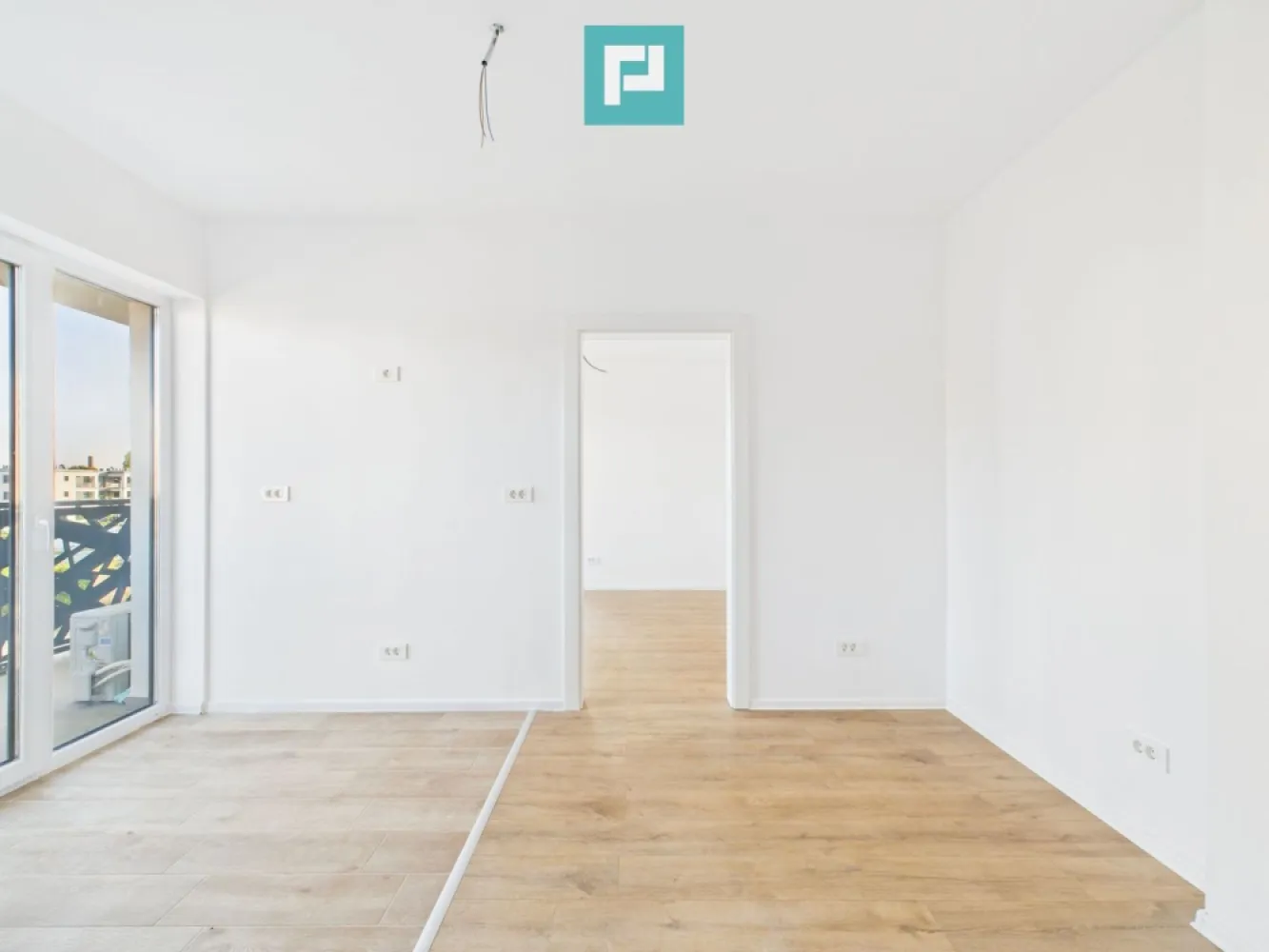 Apartament cu 2 camere | Etaj 2 | Zona Aradului - Apartament modern cu 2 camere, situat în Zona Aradului – una dintre cele mai dinamice și căutate zone din Timișoara.

~ Proprietatea este amplasată într-un imobil nou (2025) și se remarcă printr-o compartimentare eficientă, finisaje de actualitate și confort sporit. 
~ Este alegerea ideală atât pentru locuit, cât și pentru o investiție sigură, cu potențial ridicat de închiriere.

Compartimentare și suprafețe :
• Suprafață utilă: ~ 42 mp
• Balcon: ~ 8 mp
• Etaj 2 din 4
• Bloc cu lift

Confort și dotări :
• Încălzire în pardoseală + centrală proprie
• Baie cu geam (lumină naturală)
• Geamuri tripan și izolație exterioară
• Balcon cu vedere deschisă

Parcare :
• Loc subteran disponibil opțional – 9.000 euro

~ Zona oferă acces rapid către puncte de interes: magazine, transport public, centre comerciale și zone office.

~ Pentru detalii și programarea unei vizionări :

Marian Dobre – Consultant Imobiliar PropertyLab
Telefon: 0773 700 389

Cod proprietate: 2881415