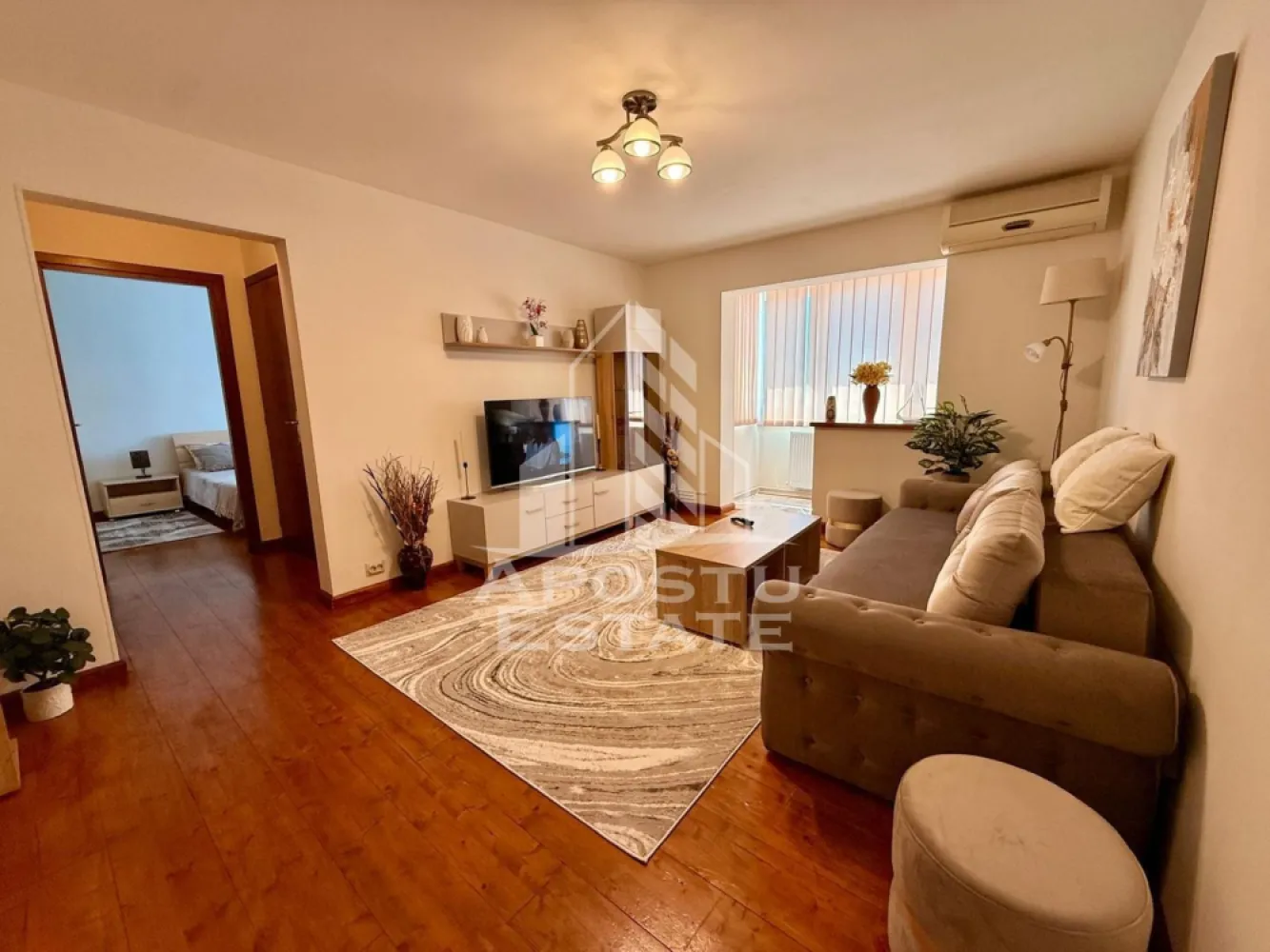 Apartament 3 camere, de inchiriat, Complexul Studentesc, Timisoara - Agentia imobiliara APOSTU ESTATE va propune spre inchiriere un apartament cu 3 camere, spatios si luminos, situat in zona Complexului Studentesc, o zona linistita si bine pozitionata din Timisoara, potrivit pentru cupluri,familii, sau studenti care isi doresc o locuinta unde sa se simta confortabil si cu acces facil catre scoli, statii de autobuz, supermarketuri , magazine de zona, parcuri.

Suprafata utila: 76 mp
Compartimentare eficienta:
-Hol de acces generos
-Bucatarie complet mobilata si utilata, cu loc de luat masa
-Living luminos si spatios
-Dormitoare mobilate si utilate
-Baie prevazuta cu dus

Confort si facilitati:
-Incalzirea apartamentului: centrala proprie
-Incalzirea prin calorifere
-Apartamentul este complet mobilat si utilat
-Nu se accepta animale de companie de catre proprietar

Localizare:
-Timis,Timisoara, zona Girocului – acces facil spre magazine, supermarketuri, scoli, parcuri si mijloace de transport in comun.

Ideal pentru:
-Familii
-Cupluri
-Studenti

Disponibilitate: imediata
Pret chirie lunara: 470 euro
Programeaza o vizionare pentru a-ti putea imagina viitorul aici!
ID intern: CP3108538