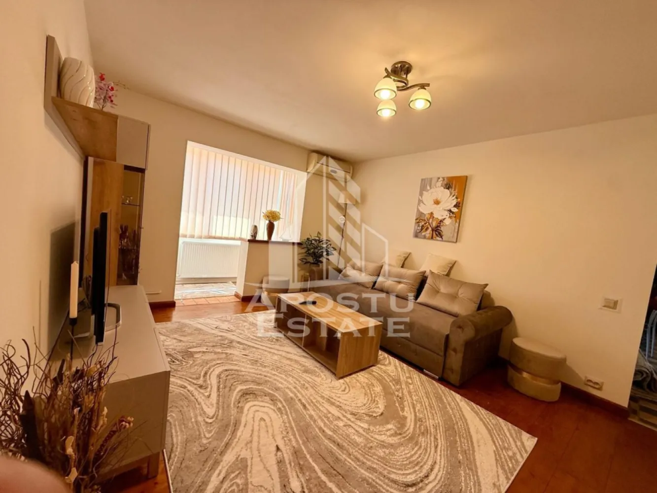 Apartament 3 camere, de inchiriat, Complexul Studentesc, Timisoara - Agentia imobiliara APOSTU ESTATE va propune spre inchiriere un apartament cu 3 camere, spatios si luminos, situat in zona Complexului Studentesc, o zona linistita si bine pozitionata din Timisoara, potrivit pentru cupluri,familii, sau studenti care isi doresc o locuinta unde sa se simta confortabil si cu acces facil catre scoli, statii de autobuz, supermarketuri , magazine de zona, parcuri.

Suprafata utila: 76 mp
Compartimentare eficienta:
-Hol de acces generos
-Bucatarie complet mobilata si utilata, cu loc de luat masa
-Living luminos si spatios
-Dormitoare mobilate si utilate
-Baie prevazuta cu dus

Confort si facilitati:
-Incalzirea apartamentului: centrala proprie
-Incalzirea prin calorifere
-Apartamentul este complet mobilat si utilat
-Nu se accepta animale de companie de catre proprietar

Localizare:
-Timis,Timisoara, zona Girocului – acces facil spre magazine, supermarketuri, scoli, parcuri si mijloace de transport in comun.

Ideal pentru:
-Familii
-Cupluri
-Studenti

Disponibilitate: imediata
Pret chirie lunara: 470 euro
Programeaza o vizionare pentru a-ti putea imagina viitorul aici!
ID intern: CP3108538