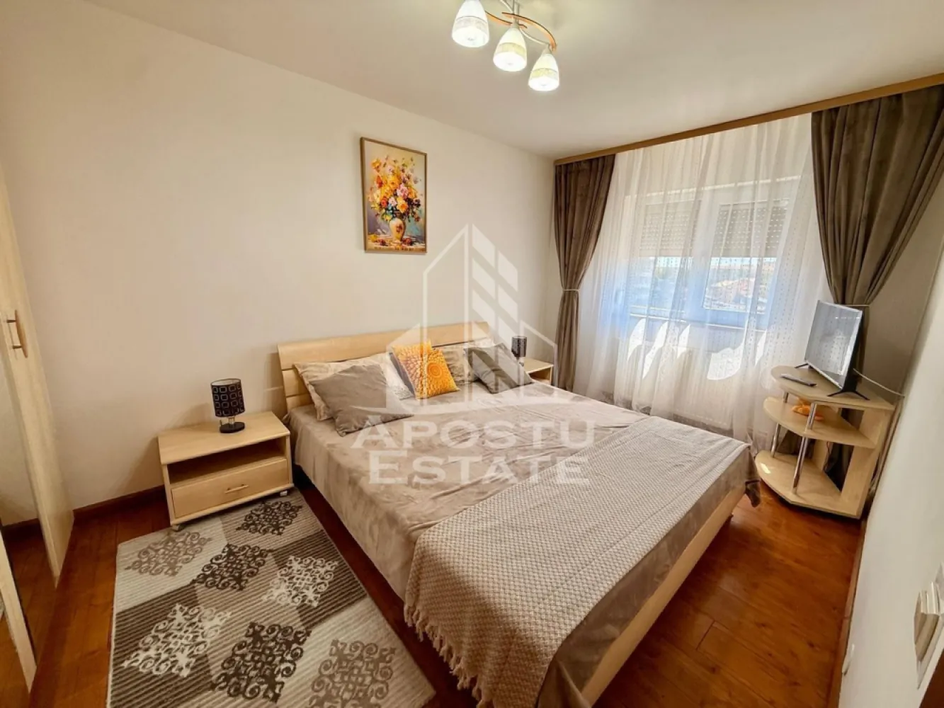 Apartament 3 camere, de inchiriat, Complexul Studentesc, Timisoara - Agentia imobiliara APOSTU ESTATE va propune spre inchiriere un apartament cu 3 camere, spatios si luminos, situat in zona Complexului Studentesc, o zona linistita si bine pozitionata din Timisoara, potrivit pentru cupluri,familii, sau studenti care isi doresc o locuinta unde sa se simta confortabil si cu acces facil catre scoli, statii de autobuz, supermarketuri , magazine de zona, parcuri.

Suprafata utila: 76 mp
Compartimentare eficienta:
-Hol de acces generos
-Bucatarie complet mobilata si utilata, cu loc de luat masa
-Living luminos si spatios
-Dormitoare mobilate si utilate
-Baie prevazuta cu dus

Confort si facilitati:
-Incalzirea apartamentului: centrala proprie
-Incalzirea prin calorifere
-Apartamentul este complet mobilat si utilat
-Nu se accepta animale de companie de catre proprietar

Localizare:
-Timis,Timisoara, zona Girocului – acces facil spre magazine, supermarketuri, scoli, parcuri si mijloace de transport in comun.

Ideal pentru:
-Familii
-Cupluri
-Studenti

Disponibilitate: imediata
Pret chirie lunara: 470 euro
Programeaza o vizionare pentru a-ti putea imagina viitorul aici!
ID intern: CP3108538