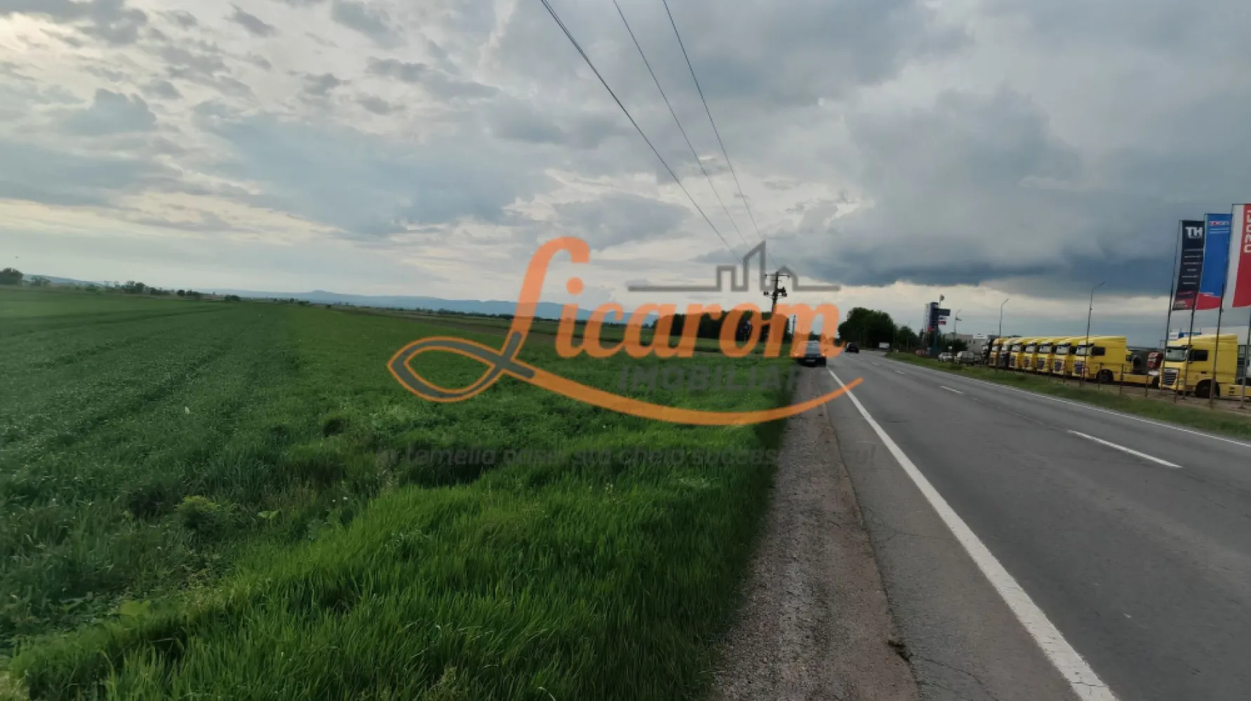 Teren Stupini Calea Feldioarei 4600 mp,front asfalt-DN13 - OPORTUNITATE INVESTITIE!!
Agentia Licarom Imobiliare propune spre vanzare un teren in suprafata de 4600 mp la iesirea din Brasov - Stupini, pe DN 13 .
Terenul este plan si are o deschidere la asfalt la DN 13 de 14,80 ml. .
Zona pretabila SPALATORIE SELF SERVICE, SHOWROOM, HALE PT INDUSTRIE,sI ALTE TIPURI DE DEZVOLTARE IMOBILIARA (in apropiere se afla Cartierul de vile, exclusivist "STUPINII NOI") .
Momentan terenul este incadrat in categoria agricol extravilan ,existand posibiliatatea schimbarii destinatiei si incadrarii in teren intravilan, in baza realizarii unui PUZ .
In zona exista utilitati : curent electric,gaz,apa,peste drum fiind sediul unei firme mari.

Pretul este de 19 euro/ mp .
Pentru tranzactionarea acestei proprietati,agentia imobiliara percepe comision de 3%.

Pentru mai multe relatii si vizionari,nu ezitati sa ne contactati la telefon 0741059397 Consultant imobiliar Calin si 0723985424 Consultant Imobiliar Liliana