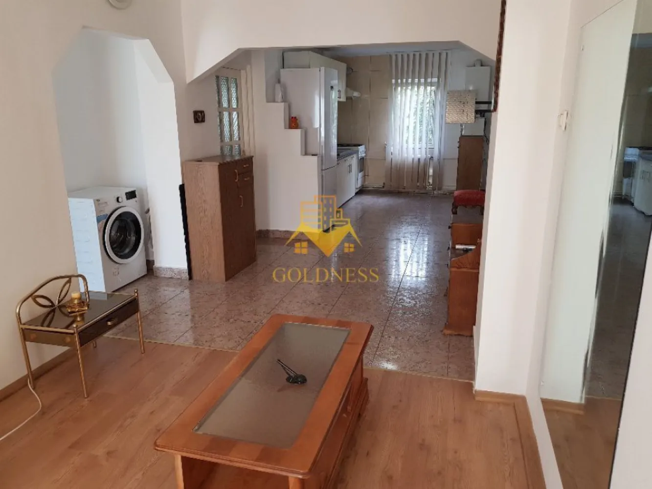 3 camere, parcare,1/4, Zorilor Zona, Spitalu de Recuperare, Sigma, NOA - GOLDNESS Imobiliare vă propune spre închiriere un apartament cu 3 camere complet mobilat și utilat, la etajul 1 într-un imobil de 4 etaje, în Cartierul Zorilor.
Dispune de loc de parcare exterioada inclusa in pret!
Se află în apropierea stațiilor de transport în comun, magazine, restaurante, spații verzi, farmacii, etc. 

Apartamentul este compartimentat astfel:
 - doua dormitoare complet mobilate
 - living cu bucatarie open space complet utilată și mobilată, canapea extensibilă, loc de servit masa 
 - baie cu cabina de dus, calorifer port prosop și dulap pentru depozitare.
 - 2 balcoane de 3 mp.

Imobilul este dotat cu toate cele necesare- centrală proprie, frigider, aragaz, hotă, mașină de spălat haine, etc. 

Dacă sunteți interesați de acest apartament și doriți să îl vizionați, dar și pentru alte oferte nu ezitați să ne contactați telefonic sau prin e-mail. Vă stăm la dispoziție!

Pentru intermediere se percepe un comision de 50% din prețul chiriei!
