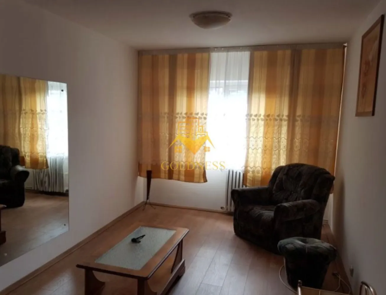 3 camere, parcare,1/4, Zorilor Zona, Spitalu de Recuperare, Sigma, NOA - GOLDNESS Imobiliare vă propune spre închiriere un apartament cu 3 camere complet mobilat și utilat, la etajul 1 într-un imobil de 4 etaje, în Cartierul Zorilor.
Dispune de loc de parcare exterioada inclusa in pret!
Se află în apropierea stațiilor de transport în comun, magazine, restaurante, spații verzi, farmacii, etc. 

Apartamentul este compartimentat astfel:
 - doua dormitoare complet mobilate
 - living cu bucatarie open space complet utilată și mobilată, canapea extensibilă, loc de servit masa 
 - baie cu cabina de dus, calorifer port prosop și dulap pentru depozitare.
 - 2 balcoane de 3 mp.

Imobilul este dotat cu toate cele necesare- centrală proprie, frigider, aragaz, hotă, mașină de spălat haine, etc. 

Dacă sunteți interesați de acest apartament și doriți să îl vizionați, dar și pentru alte oferte nu ezitați să ne contactați telefonic sau prin e-mail. Vă stăm la dispoziție!

Pentru intermediere se percepe un comision de 50% din prețul chiriei!