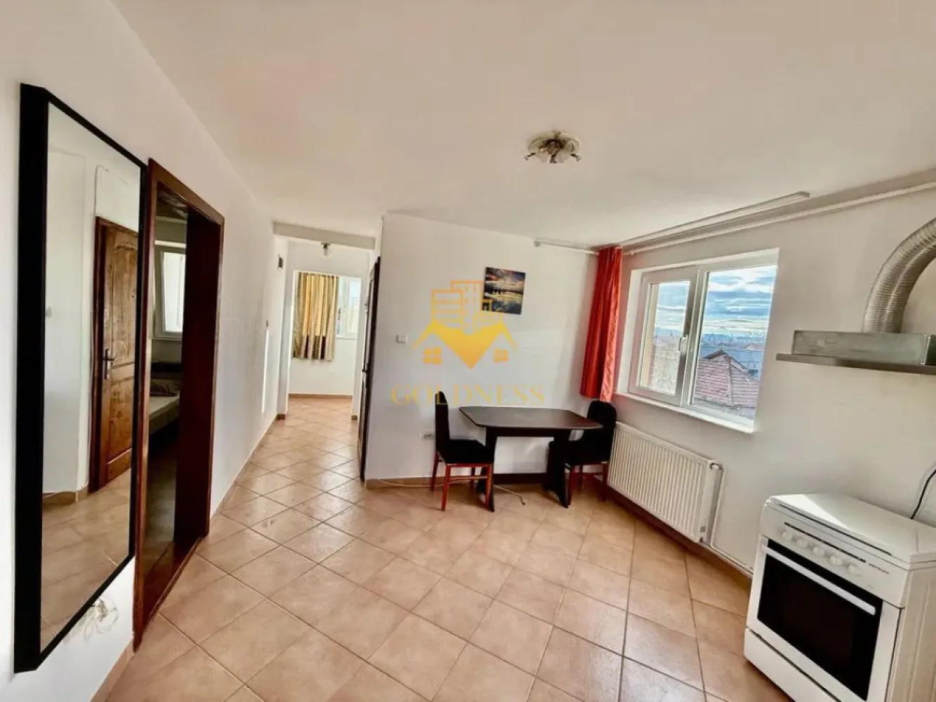 2 Camere, Parcare, Someseni, Traian Vuia, Leroy, Merlin, Cesarom. - GOLDNESS Imobiliare vă propune spre închiriere un apartament cu 2 camere complet mobilat și utilat, la mansarda unui imobil din P+1+m, în Cartierul Someseni
Dispune de loc de parcare!
Se află în apropierea stațiilor de transport în comun, magazine, restaurante, spații verzi, farmacii, etc. 

Apartamentul este compartimentat astfel:
 - dormitor cu pat matrimonial, dressing, noptiere
 - living cu bucatarie open space complet utilată și mobilată, canapea extensibilă, loc de servit masa 
 - baie cu cada, calorifer port prosop și dulap pentru depozitare.

Imobilul este dotat cu toate cele necesare- centrală proprie, frigider, aragaz, hotă, mașină de spălat haine, etc. 

Dacă sunteți interesați de acest apartament și doriți să îl vizionați, dar și pentru alte oferte nu ezitați să ne contactați telefonic sau prin e-mail. Vă stăm la dispoziție!
Pentru intermediere se percepe un comision de 50% din prețul chiriei!