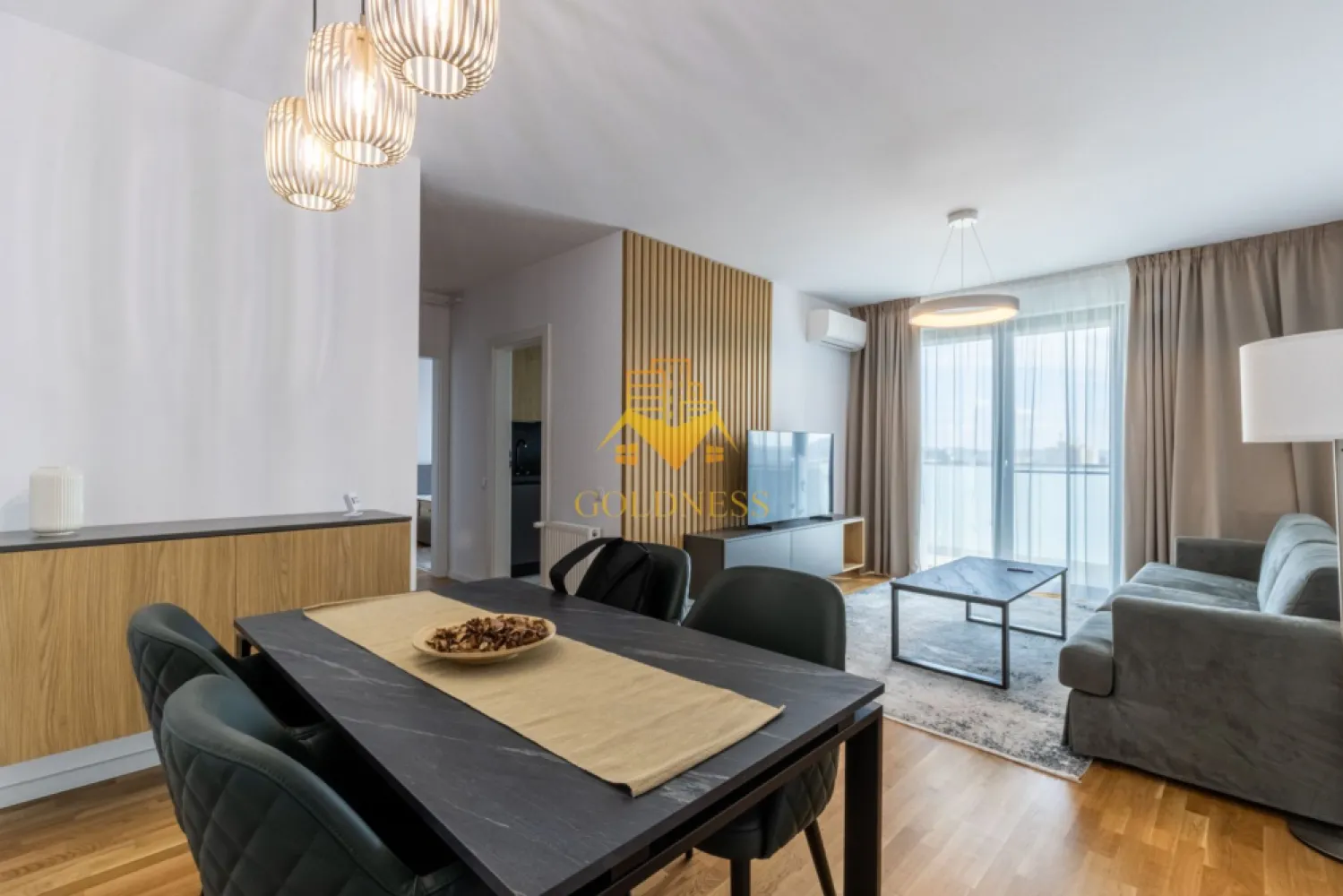 2 camere, modern, bloc nou,Intre Lacuri, zona Iulius mall, Park Lake - GOLDNESS Imobiliare vă propune spre închiriere un apartament cu 2 camere complet mobilat și utilat, la etajul 8 într-un imobil de 10 etaje, în cartierul Gheorgheni. Apartamentul este compartimentat astfel:
 - dormitor cu pat matrimonial, dressing, noptiere, TV
 - living cu bucatarie open-space complet utilată, canapea extensibla, loc de servit masa 
 - baie cu vana, calorifer port prosop inox și dulap pentru depozitare.
 - terasa de 8 mp.

Imobilul este dotat cu toate cele necesare- centrală proprie, mașină de spălat haine, masina de spalat vase,frigider, plită electrică, hotă, TV, etc. 
Se află în apropierea stațiilor de transport în comun, magazine, restaurante, spații verzi, farmacii, etc. 
Dispune de loc de parcare!

Dacă sunteți interesați de acest apartament și doriți să îl vizionați, dar și pentru alte oferte sau detalii nu ezitați să ne contactați telefonic sau prin e-mail - goldnessimobiliare@gmail.com. Vă stăm la dispoziție!