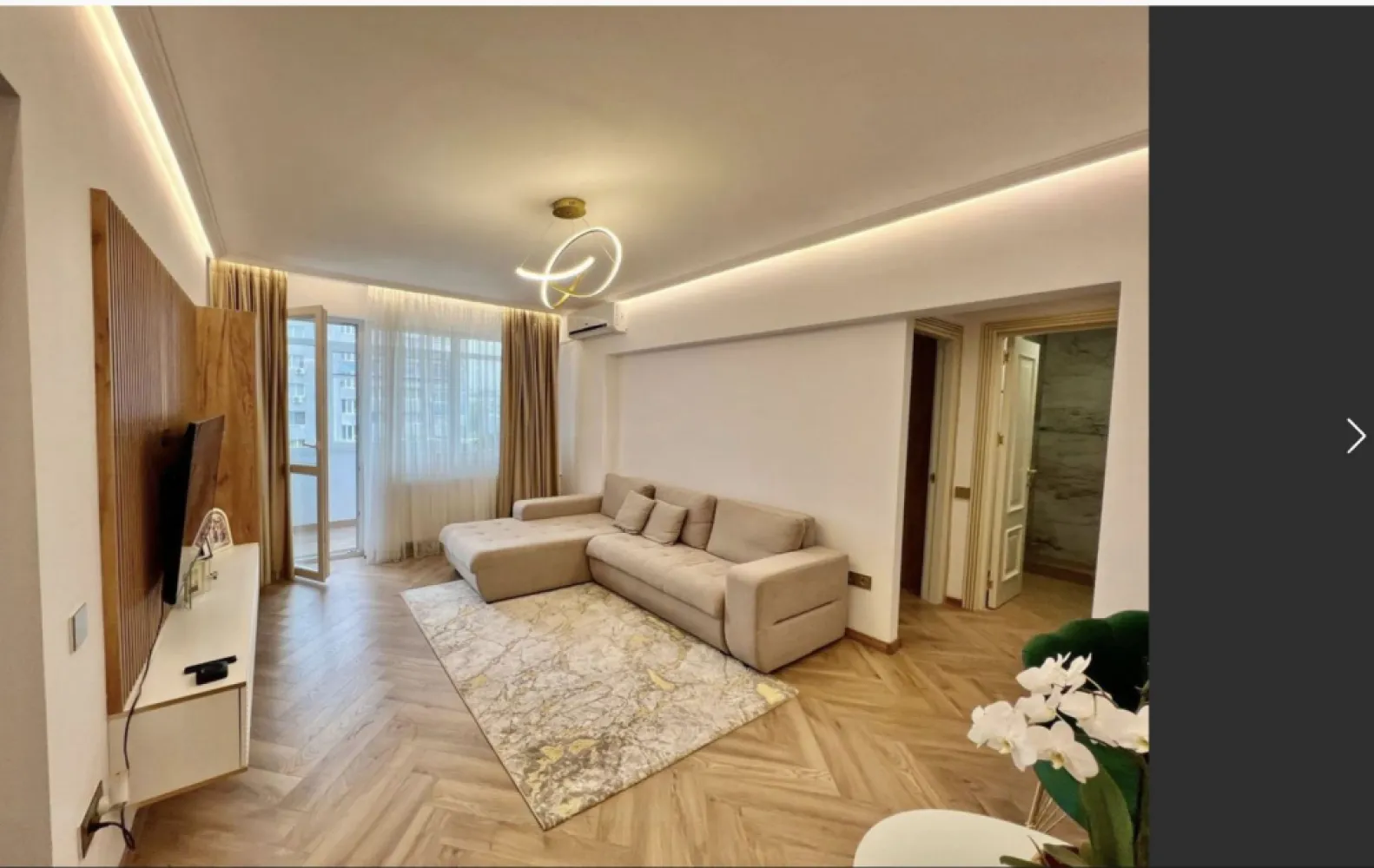 2 camere renovat | Bd. Cantemir | 5 min. metrou Unirii - Apartament cu 2 camere complet renovat pe Bd. Dimitrie Cantemir, într-un bloc retras față de arterele principale — liniște reală, fără zgomotul bulevardului. Prima închiriere, mobilat și utilat complet, disponibil imediat.
Suprafață: 57 mp + balcon închis

Etaj: [completează]

An renovare: [completează]
Dotări:

— Aer condiționat în living și dormitor

— Mașină de spălat + uscător de rufe

— Bucătărie complet echipată

— TV în living și dormitor

— Balcon închis

— Spații generoase de depozitare

— Bloc cu interior recent renovat, întreținere redusă
Localizare:

— 5 min. mers pe jos → metrou Unirii

— 7 min. → metrou Tineretului

— Aproape de Centrul Vechi, Parcul Carol, restaurante și supermarketuri
Condiții:

— Contract minim 12 luni

— Nu se acceptă animale de companie