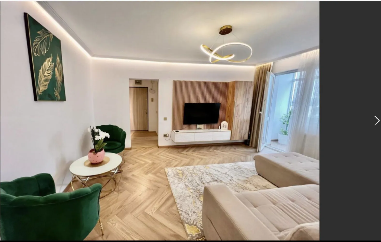 2 camere renovat | Bd. Cantemir | 5 min. metrou Unirii - Apartament cu 2 camere complet renovat pe Bd. Dimitrie Cantemir, într-un bloc retras față de arterele principale — liniște reală, fără zgomotul bulevardului. Prima închiriere, mobilat și utilat complet, disponibil imediat.
Suprafață: 57 mp + balcon închis

Etaj: [completează]

An renovare: [completează]
Dotări:

— Aer condiționat în living și dormitor

— Mașină de spălat + uscător de rufe

— Bucătărie complet echipată

— TV în living și dormitor

— Balcon închis

— Spații generoase de depozitare

— Bloc cu interior recent renovat, întreținere redusă
Localizare:

— 5 min. mers pe jos → metrou Unirii

— 7 min. → metrou Tineretului

— Aproape de Centrul Vechi, Parcul Carol, restaurante și supermarketuri
Condiții:

— Contract minim 12 luni

— Nu se acceptă animale de companie