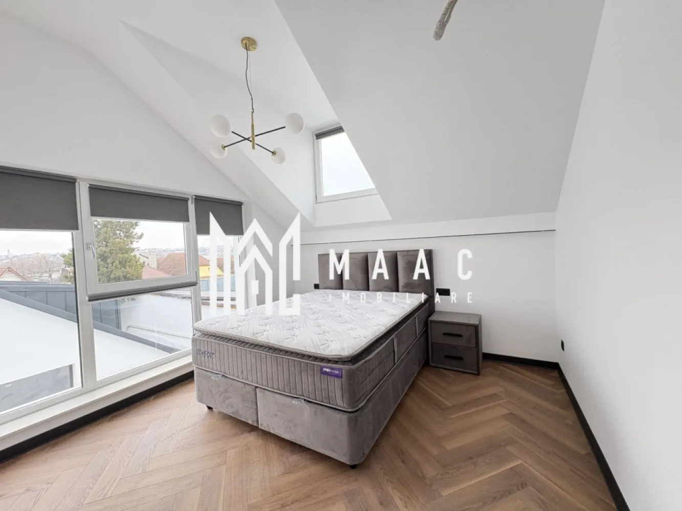 Apartament 3 camere I 2 locuri de parcare I Turnisor - MAAC Imobiliare va propune spre vânzare un apartament nou, situat la etajul 2/2 intr-un imobil din zona Turnisor.

Locuinta are living cu bucatarie open-space, 2 dormitoare, baie cu geam de aerisire.

Aferente-doua locuri de parcare in curtea imobilului.

Aparatamentul se vinde la cheie, baia utilata , parchet triplu stratificat, uși Portadors , centarala ,încălzire în pardoseală, jaluzele de aluminiu pe exterior, jaluzele verticale la interior

Pentru mai multe detalii, precizați telefonic că ați văzut anunțul cu ID CP2898478
