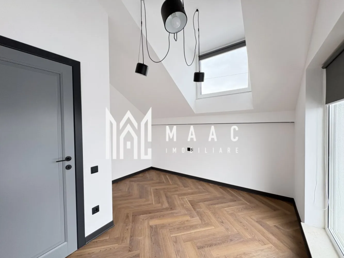 Apartament 3 camere I 2 locuri de parcare I Turnisor - MAAC Imobiliare va propune spre vânzare un apartament nou, situat la etajul 2/2 intr-un imobil din zona Turnisor.

Locuinta are living cu bucatarie open-space, 2 dormitoare, baie cu geam de aerisire.

Aferente-doua locuri de parcare in curtea imobilului.

Aparatamentul se vinde la cheie, baia utilata , parchet triplu stratificat, uși Portadors , centarala ,încălzire în pardoseală, jaluzele de aluminiu pe exterior, jaluzele verticale la interior

Pentru mai multe detalii, precizați telefonic că ați văzut anunțul cu ID CP2898478