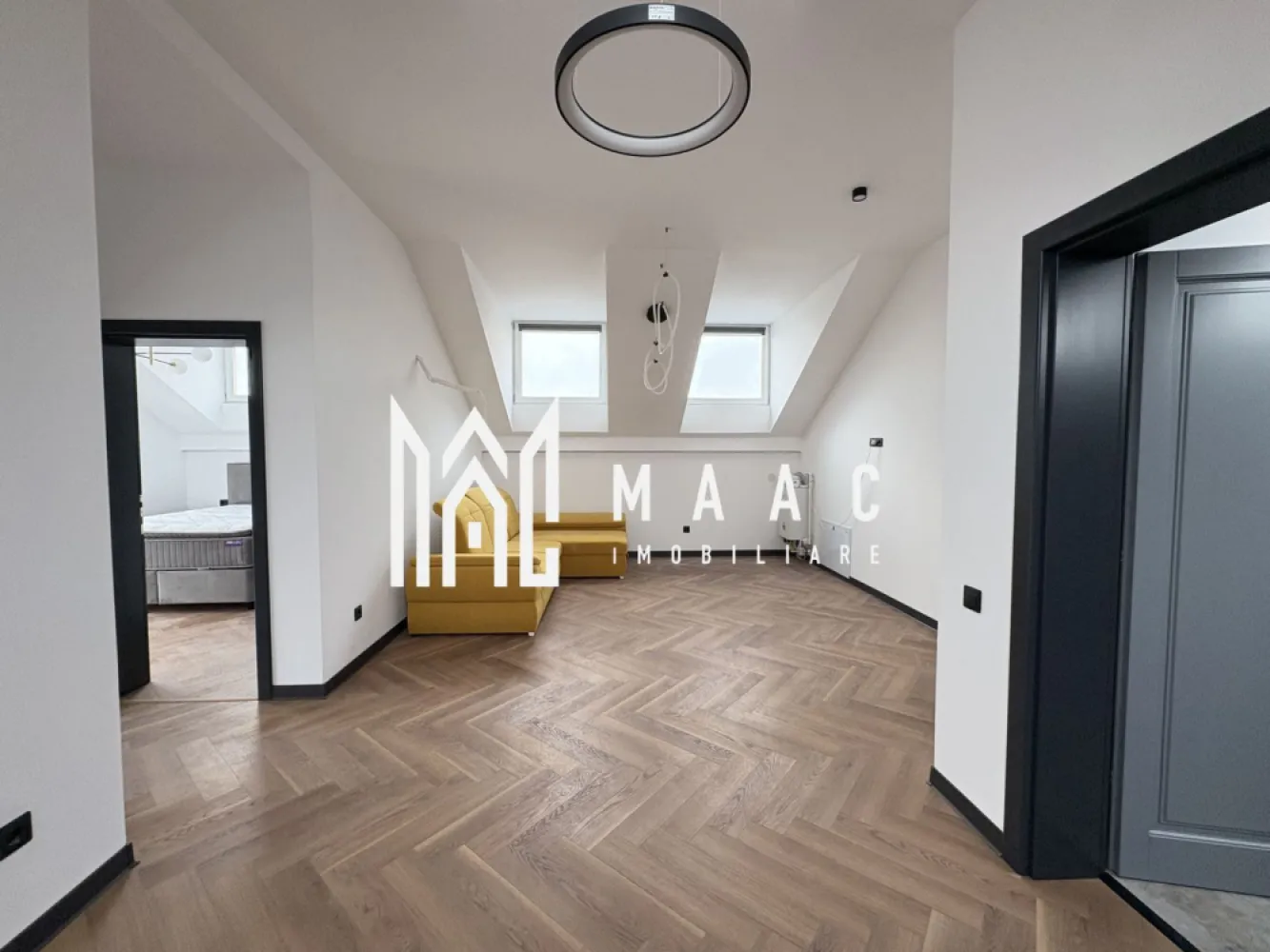 Apartament 3 camere I 2 locuri de parcare I Turnisor - MAAC Imobiliare va propune spre vânzare un apartament nou, situat la etajul 2/2 intr-un imobil din zona Turnisor.

Locuinta are living cu bucatarie open-space, 2 dormitoare, baie cu geam de aerisire.

Aferente-doua locuri de parcare in curtea imobilului.

Aparatamentul se vinde la cheie, baia utilata , parchet triplu stratificat, uși Portadors , centarala ,încălzire în pardoseală, jaluzele de aluminiu pe exterior, jaluzele verticale la interior

Pentru mai multe detalii, precizați telefonic că ați văzut anunțul cu ID CP2898478