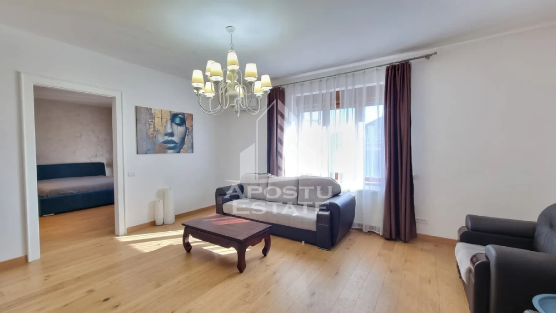 Apartament 2 camere, 2 balcoane, centrala proprie, Complex Studentesc - APOSTU ESTATE va prezinta un apartament decomandat cu 2 camere, 2 balcoane si vedere pe 2 parti, situat la etajul 2 al unui bloc cu 2 etaje si acoperis de tigla, situat in Complexul Studentesc la 1 minut de Facultatea de Drept.

Apartamentul are o suprafata de 86mp + 2 balcoane (14mp) si este compartimentat astfel:
- Hol cu acces la bucatarie, living si camera de depozitare
- Living spatios cu ferestre ce dispun de rulou din aluminiu actionat electric
- Bucataria cu acces la balconul inchis pozitionat spre apus
- Dormitorul matrimonial luminos cu balcon deschis pozitionat spre rasarit
- Baia dotata cu bideu, cada si geam

Dotari:
- centrala proprie pe gaz si aparat de aer conditionat
- tamplarie PVC de culoarea lemnului cu geamuri tripan
- parchet de lemn stratificat
- instalatie sanitara si instalatie electrica noua
- tavan izolat fonic si termic

Apartamentul se vinde nemobilat insa exista posibilitate de negociere pentru mobilier.

Oferim consultanta si solutii financiare prin intermediul colaboratorilor nostri pentru a obtine cel mai potrivit tip de credit.

Va asteptam cu drag la vizionare!
ID intern: CP2929229