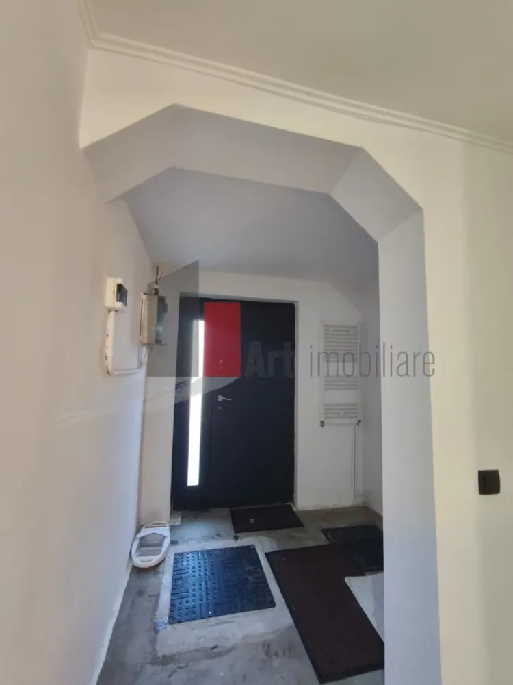 Casa Vanzare Giulesti 4 camere - Casă de vânzare – elegantă, confortabilă şi imediat mutabilă fara curte.

O oportunitate rară pentru cei ce caută nu doar un simplu loc de locuit, ci o casă în care să pășești şi să te simți „acasă” din prima zi:

 Caracteristici principale

Construcție din 2010, solidă și bine întreținută

Amprentă la sol: 75 mp, suprafață totală: 150 mp (excluzând curtea) 
Fără curte

 Compartimentare inteligentă

Parter: bucătărie luminoasă, hol primitor, baie modernă, living aerisit + dormitor

Etajul 1: living de zi, baie, dormitor mare + dressing generos

Etajul 2: spațiu open-air – terasă + pod extins, ideal pentru relaxare sau hobby

 Extra-dotări & avantaje

Centrală termică proprie – încălzire eficientă și costuri controlabile

Toate utilitățile sunt conectate și funcționale

Se vinde parțial mobilată, exact cum se vede în fotografii – pentru cei care vor să se mute fără griji suplimentare

Actele proprietății sunt la zi – tranzacție rapidă, legală și sigură

 Cine se potriveşte acestei case?

Perfectă pentru familie, cu stil, care îşi doreşte spaţiu, lumină naturală şi funcţionalitate. Ideală dacă vrei să te muți fără complicații, cu tot ce îți trebuie pregătit deja.

Pentru detalii despre preț, vizionare sau fotografii adiționale, te rog să mă contactezi.
 Gata de vânzare – gata să devină “acasă” pentru tine.