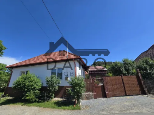 Casa in Livezeni , 140 mp utili , in centrul localitatii .