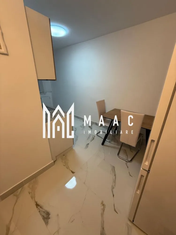 Apartament de vanzare Sibiu | 2 camere semidecomandat | Vasile Aaron, balcon - Apartament de vânzare în Sibiu, zona Vasile Aaron, cu 2 camere semidecomandat, 48 mp utili și balcon, situat la etajul 4 al unui imobil cu 5 niveluri.

Detalii proprietate:
• Suprafață utilă: 48 mp
• Suprafață construită: 57 mp
• Compartimentare: semidecomandat
• Configurație: 1 dormitor, 1 baie, 1 bucătărie
• Etaj 4 din 5
• An construcție: 1980
• Stare interioară: bună
• Balcon: 1
• Construcție finalizată din cărămidă
• Pardoseli din lemn în living și dormitor
• Bucătărie cu cuptor, plită și frigider
• Baie echipată cu cabină de duș
• Tâmplărie din lemn solid

Proprietatea este amplasată pe Strada Șoimului, în zona Vasile Aaron din Sibiu, într-un apartament cu amplasare urbană potrivită pentru cei care caută 2 camere într-o zonă cunoscută a orașului.

Cod anunț CP3171922. Contactați-ne pentru mai multe detalii și pentru programarea unei vizionări.