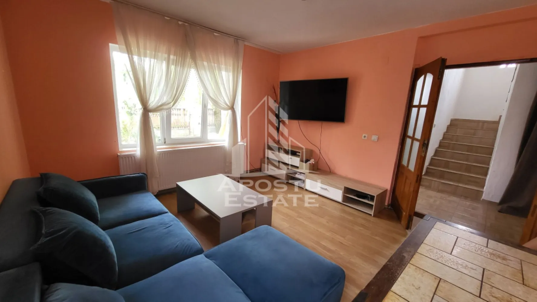 Casa individuala cu 7 camere,si teren de 550 mp,Dudestii Noi - Apostu Estate va propune spre vanzare in exclusivitate o casa individuala,cu 7 camere,in Dudestii Noi.
Proprietatea este construita in 2007 pe structura P+1,cu o suprafata utila de 220 mp si un teren de 550 mp.
Compartimentare:
Parter(100 mp utili)
-hol acces spatios.
-living.
-bucatarie.
-dressing.
-dormitor.
-baie.
-spatiu de depozitare sub casa scarii.
-2 terase,una in fata alta in spate.
Etaj(120mp utili):
-4 dormitoare.
-balcon.
-baie.
Proiectul casei este unul modern,prevazut cu mezanin in living.
Confortul termic se realizeaza prin intermediul centralei pe curent,prevazuta si cu horn pt soba sau semineu.
Construita din caramida Porotherm,cu pereti dublii,izolati cu polistiren,asigurand un confort termic excelent.
Pozitie buna,strada asfaltata la doar cateva minute de statie,scoala,parc si magazine.
-Permite accesul auto interior si pod de acces la poarta.
In aceasta zona din Dudestii Noi,deja au fost montate tevile pt gaz,astfel proprietatea poate fi incalzita cu ajutorul unei centrale pe gaz.
Se vinde precum in poze,parterul este finalizat,iar etajul nefinalizat,astfel se poate personaliza.
Beneficiaza de toate utilitatiile,in viitor prevazut si proiectul pentru gaz .
Pretul include si materialele pt finisarea etajului pana la stadiul de gri.
Va oferim consultanta si solutii financiare prin colaboratorii nostrii!
Va asteptam cu drag la o vizionare!