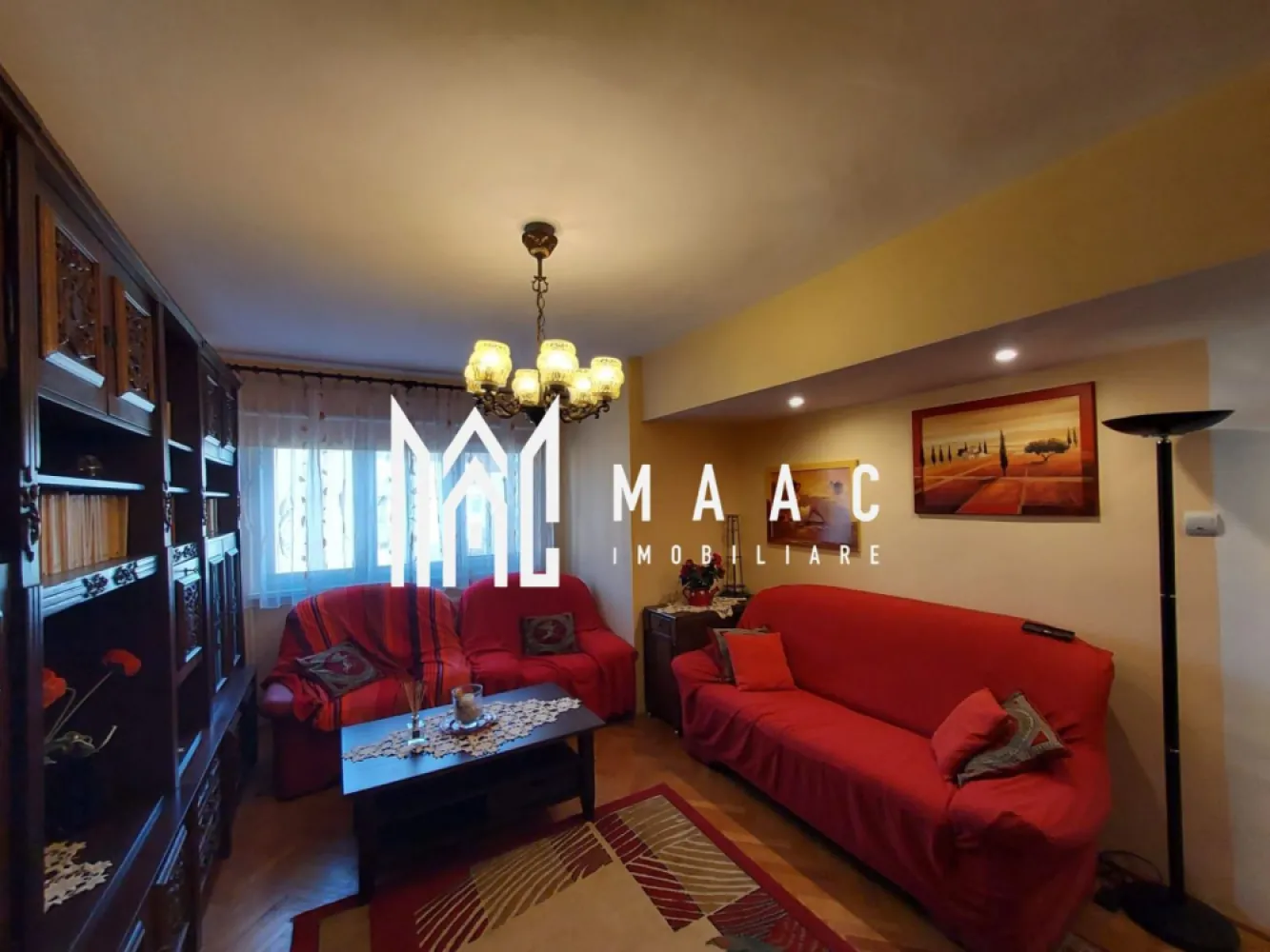 Apartament 2 camere decomandat | Ștrand, Sibiu | 50 mp, etaj 3, balcon - Apartament cu 2 camere decomandat de închiriat în Ștrand, Sibiu, situat la etajul 3 al unui imobil cu 4 niveluri, cu 50 mp utili, balcon și acces rapid către centrul orașului.

Detalii proprietate:
• Suprafață utilă: 50 mp
• Compartimentare: 2 camere, 1 dormitor, bucătărie, hol și baie
• Etaj 3 din 4
• Apartament finisat clasic, în clădire finalizată
• An construcție: 1986
• Orientare est
• 1 balcon
• Instalația electrică este schimbată

Locuința este amplasată în cartierul Ștrand, la câțiva pași de Parcul Ștrand. În proximitate se află magazine, farmacii, Liceul Onisifor Ghibu și Școala Nr. 1, iar poziționarea oferă acces rapid către centrul orașului.

Pentru detalii suplimentare și programarea unei vizionări, contactați echipa MAAC Imobiliare și menționați Cod anunț CP3178260.