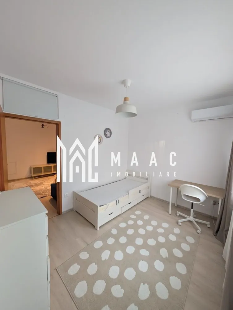 Apartament 3 camere | 64 MPU | Parter | Balcon | C Dumbravii - MAAC Imobiliare vă propune spre vânzare un apartament cu 3 camere semidecomandate, situat în zona Calea Dumbrăvii la parterul unui imobil cu 10 etaje. Complet mobilat și utilat, apartamentul este pregătit pentru mutare imediată.

Caracteristici:
Apartament cu 3 camere semidecomandate
Suprafață utilă: 64 mp
Suprafață construită: 77 mp
Parter într-un imobil cu 10 etaje
Bloc izolat termic
Structură din cărămidă
Loc de parcare privat inclus

Compartimentare:
Hol de acces
Living
2 dormitoare
Bucătărie
Baie
Dotări
Centrală termică proprie
Aer condiționat
Geamuri termopan
Complet mobilat și utilat
Mașină de spălat vase
Mașină de spălat rufe cu uscător
Smart TV

Avantaje:
Mutare imediată, fără investiții suplimentare
Loc de parcare privat

Amplasarea oferă acces rapid către magazine, școli, grădinițe, farmacii, mijloace de transport în comun și alte puncte de interes. 

Pentru mai multe detalii și pentru programarea unei vizionări, vă rugăm să specificați ID-ul anunțului: CP3154641