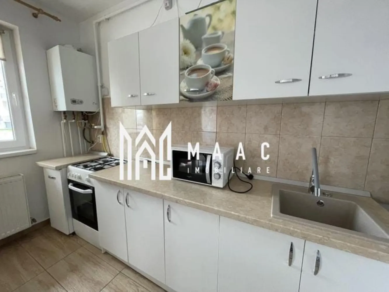 Apartament 2 camere | Sibiu Central | 48 mp, balcon 8 mp - Apartament de 2 camere de închiriat în zona Central, Sibiu, la City Residence, cu 48 mp utili, balcon de 8 mp și loc de parcare.

Detalii proprietate:
• 2 camere, 1 dormitor, 1 baie, 1 bucătărie
• 48 mp utili
• balcon generos de 8 mp
• loc de parcare
• construcție 2015
• living cu bucătărie open space

Amplasarea în City Residence oferă acces rapid către centrul Sibiului, gară și principalele puncte de interes, conform descrierii existente.

Pentru detalii și programarea unei vizionări, contactați-ne. Cod anunț CP3170982.