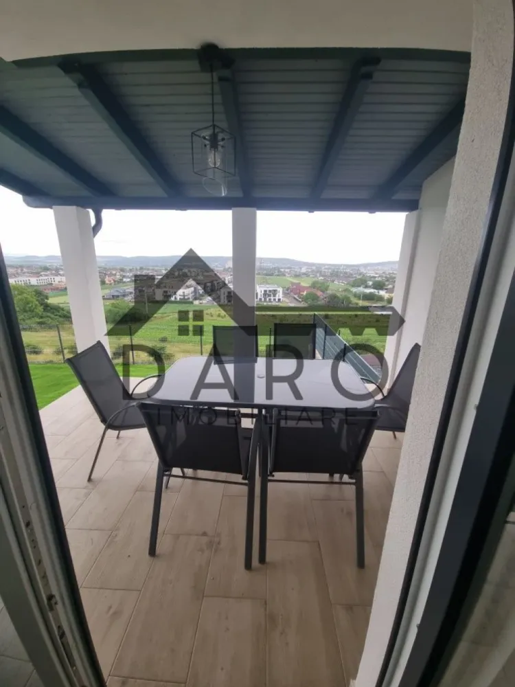 De inchiriat duplex Unirii - Ofer spre inchiriere dulpex in Unirii, mobilat si utilat.Compus la parter din living open space, bucatarie, baie cu dus si terasa inchisa. La etaj 3 camere, baie cu cada freestanding si balcon.Supr. utila 110 mp. Incalzire prin pardoseala.
Teren de 300mp, gazon artificial.
Exclus animale de companie. Exclus fumatul in interior.
Pret 850 euro+ garantie o luna.