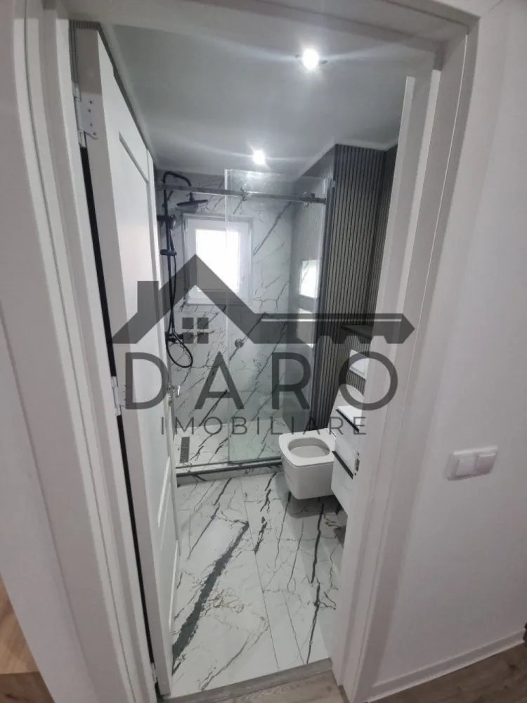 De inchiriat duplex Unirii - Ofer spre inchiriere dulpex in Unirii, mobilat si utilat.Compus la parter din living open space, bucatarie, baie cu dus si terasa inchisa. La etaj 3 camere, baie cu cada freestanding si balcon.Supr. utila 110 mp. Incalzire prin pardoseala.
Teren de 300mp, gazon artificial.
Exclus animale de companie. Exclus fumatul in interior.
Pret 850 euro+ garantie o luna.