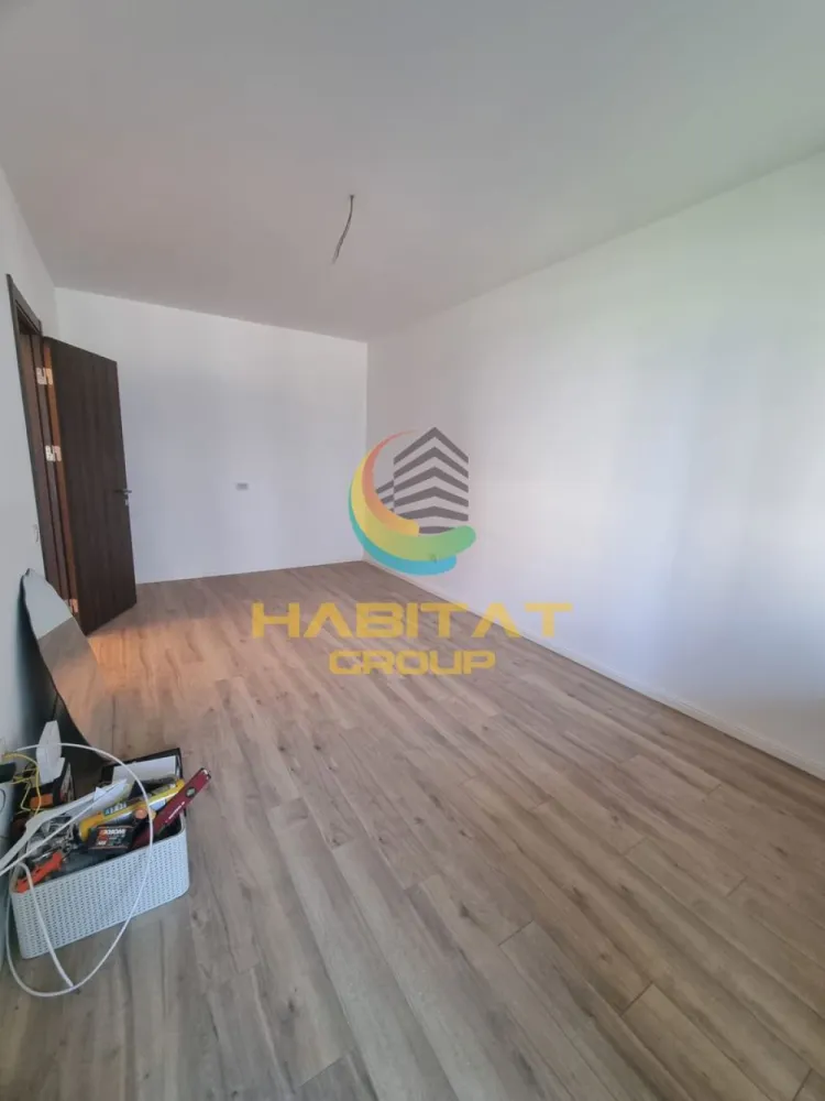 Mutare Imediata! Ap2 Camere Zona Brancoveanu-Luica - Va propun spre vanzare un apartament de 2 camere situat la etajul 1 intr-un bloc modern care se afla in proximitatea bulevardului Brancoveanu (aproape de intersectia Brancoveanu-Luica).

Apartamentul dispune si de un loc de parcare care este inclus in pret( se vede pe geam).

Pentru mai multe detalii si/sau vizionari ma puteti contacta la numarul de telefon - 0763 791 698 - Adelin Ancutescu.