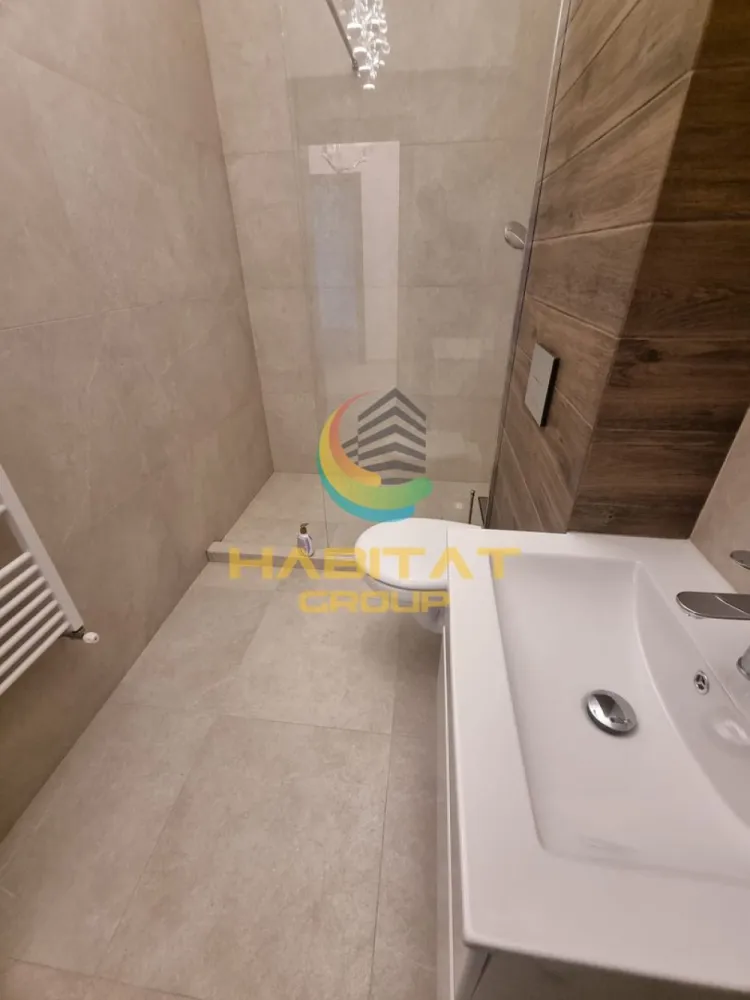 Mutare Imediata! Ap2 Camere Zona Brancoveanu-Luica - Va propun spre vanzare un apartament de 2 camere situat la etajul 1 intr-un bloc modern care se afla in proximitatea bulevardului Brancoveanu (aproape de intersectia Brancoveanu-Luica).

Apartamentul dispune si de un loc de parcare care este inclus in pret( se vede pe geam).

Pentru mai multe detalii si/sau vizionari ma puteti contacta la numarul de telefon - 0763 791 698 - Adelin Ancutescu.
