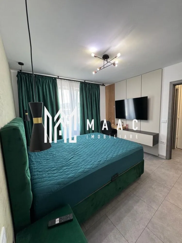 Apartament 2 camere | Ultracentral | Modern - Apartament 2 camere ultracentral – modern, mobilat complet, Râmnicu Vâlcea

MAAC Imobiliare vă propune spre vânzare un apartament cu 2 camere, situat ultracentral în municipiul Râmnicu Vâlcea, ideal pentru locuit sau investiție.

Apartamentul are o suprafață de 50 mp și este amplasat la etajul 4 din 4 al unui imobil bine întreținut. Locuința se remarcă printr-un design ultra modern, fiind complet mobilată și utilată, cu mobilier realizat pe comandă, gândit pentru a valorifica eficient spațiul.

Un avantaj major îl reprezintă instalațiile termice și electrice complet schimbate, precum și finisajele de înaltă calitate, care oferă confort, siguranță și un aspect premium. Apartamentul este pregătit pentru mutare imediată, fără a necesita investiții suplimentare.

Datorită poziției ultracentrale, beneficiază de acces rapid la instituții, magazine, restaurante, mijloace de transport și puncte de interes, oferind un stil de viață urban și comod.

Ultracentral | Modern | Mobilat complet | Finisaje premium | Etaj 4/4

Pentru mai multe informații sau pentru programarea unei vizionări, MAAC Imobiliare vă stă la dispoziție.

ID: CP2900867