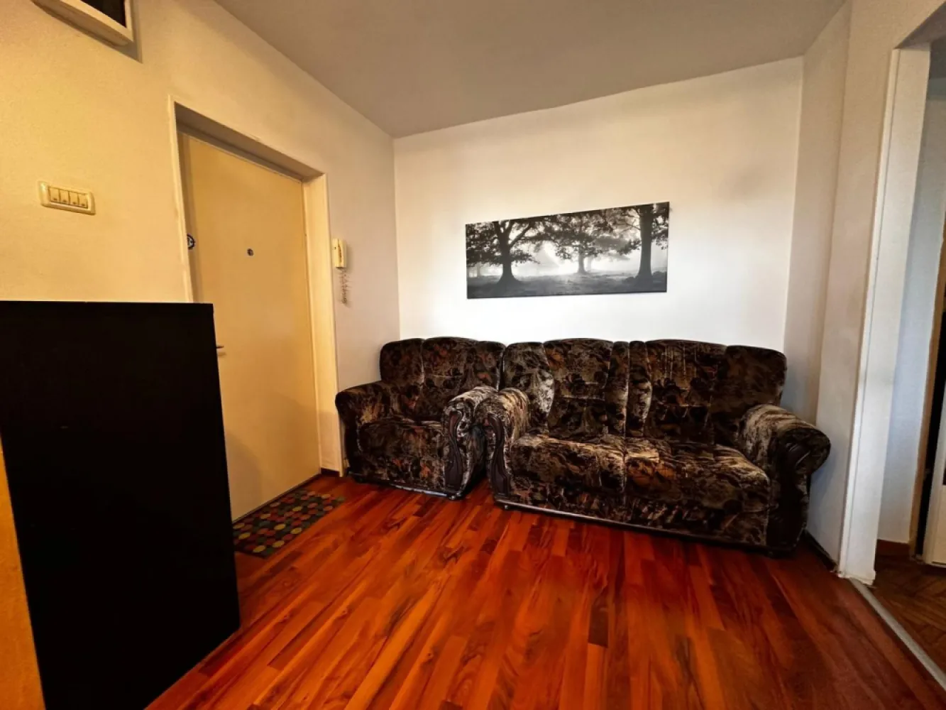 Banu Manta Titulescu apartament 2 camere mobilat de inchiriat - K Imobiliare propune spre inchiriere in zona Banu Manta Titulescu bloc reabilitat apartament 2 camere decomandat mobiliate si utilate.