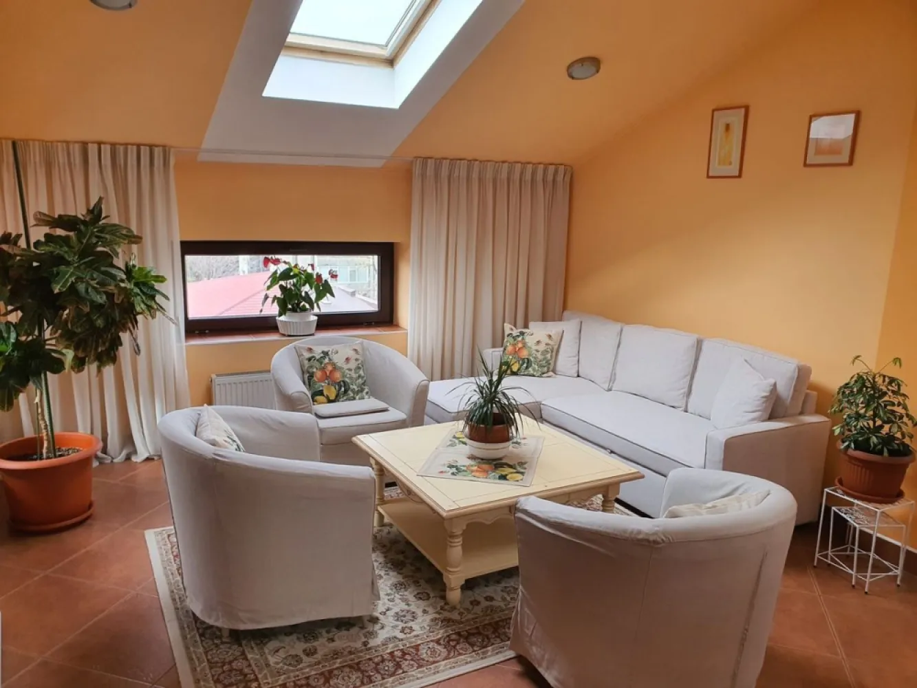 BRASADAS închiriază ap 2 cam la MANSARDA zona Dorobanti. - Agenția imobiliara BRASADAS închiriază Studio 65mp, mansarda/ P+3+M, semidecomandat, ascensor, constructie 2005, renovat, centrala proprie, aer conditionat, complet utilat.