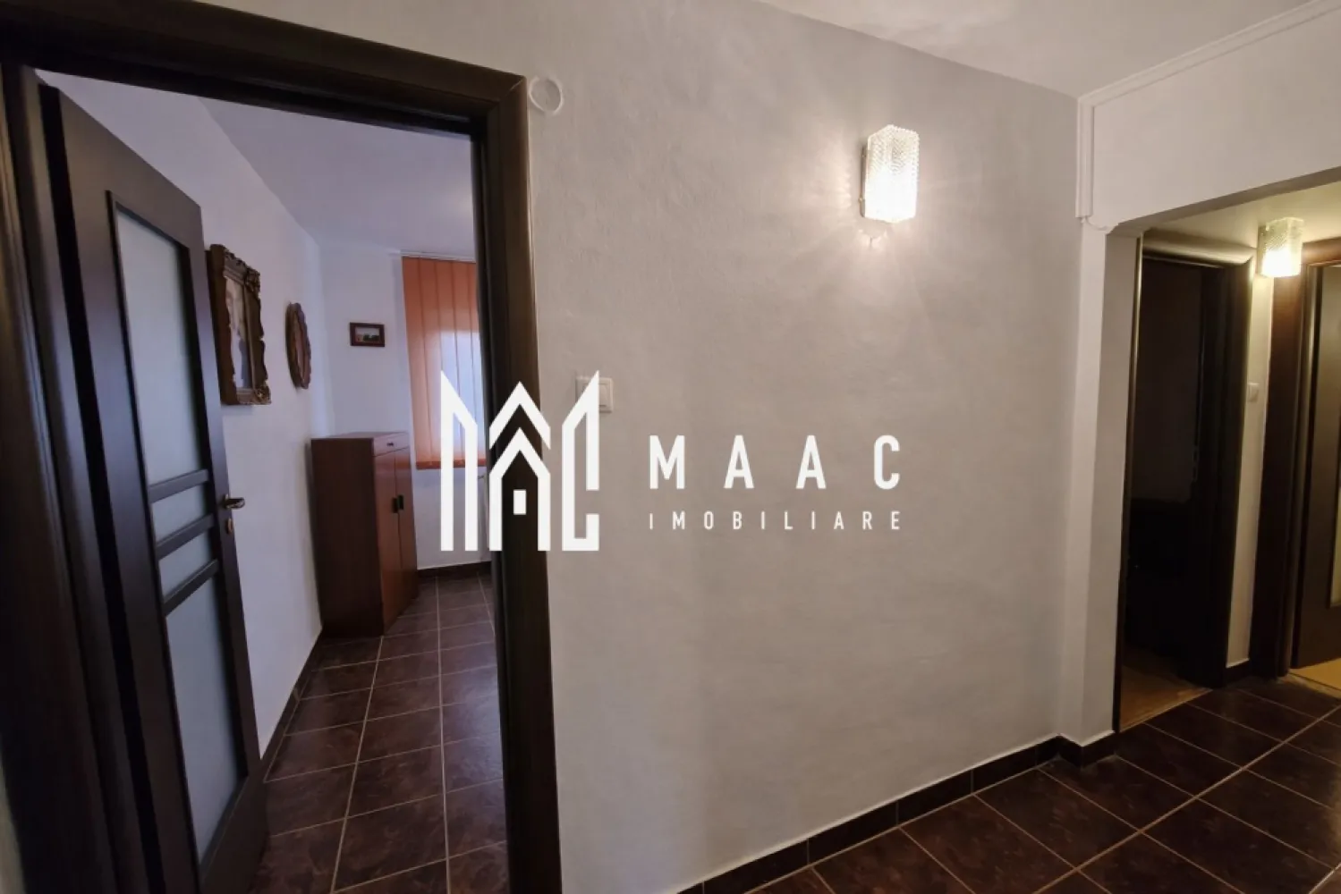 Apartament 4 Camere | 2 bai | 2 balcoane | Pivnita | Central