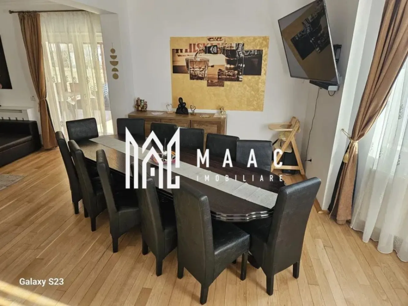Pensiune Jiblea | 5 camere - Pensiune de vânzare în Jiblea – Călimănești | Investiție la cheie

MAAC Imobiliare vă propune spre vânzare o pensiune modernă, complet funcțională și clasificată MT, situată în Jiblea – Călimănești, zonă turistică de mare interes.

Proprietatea are o suprafață construită de 165 mp și este amplasată pe un teren de 400 mp, fiind ideală atât pentru exploatare turistică imediată, cât și ca investiție sigură pe termen lung.

Compartimentare și dotări:

* 5 camere spațioase, fiecare cu baie proprie
* Living open space cu bucătărie complet utilată și zonă de dining
* Terasă închisă cu sticlă, perfectă pentru relaxare în orice sezon
* Zonă de barbeque amenajată
* Saună și jacuzzi
* Piscină dotată cu pompă de căldură
* Panouri fotovoltaice – eficiență energetică ridicată
* Tâmplărie Salamander cu geam tripan

Pensiunea se vinde complet mobilată și utilată, exact ca în prezentare, fiind pregătită pentru preluare imediată fără investiții suplimentare.

O proprietate care îmbină confortul, eficiența energetică și facilitățile premium, într-o zonă turistică consacrată.

MAAC Imobiliare – partenerul tău de încredere în tranzacții imobiliare.

ID: CP2902089