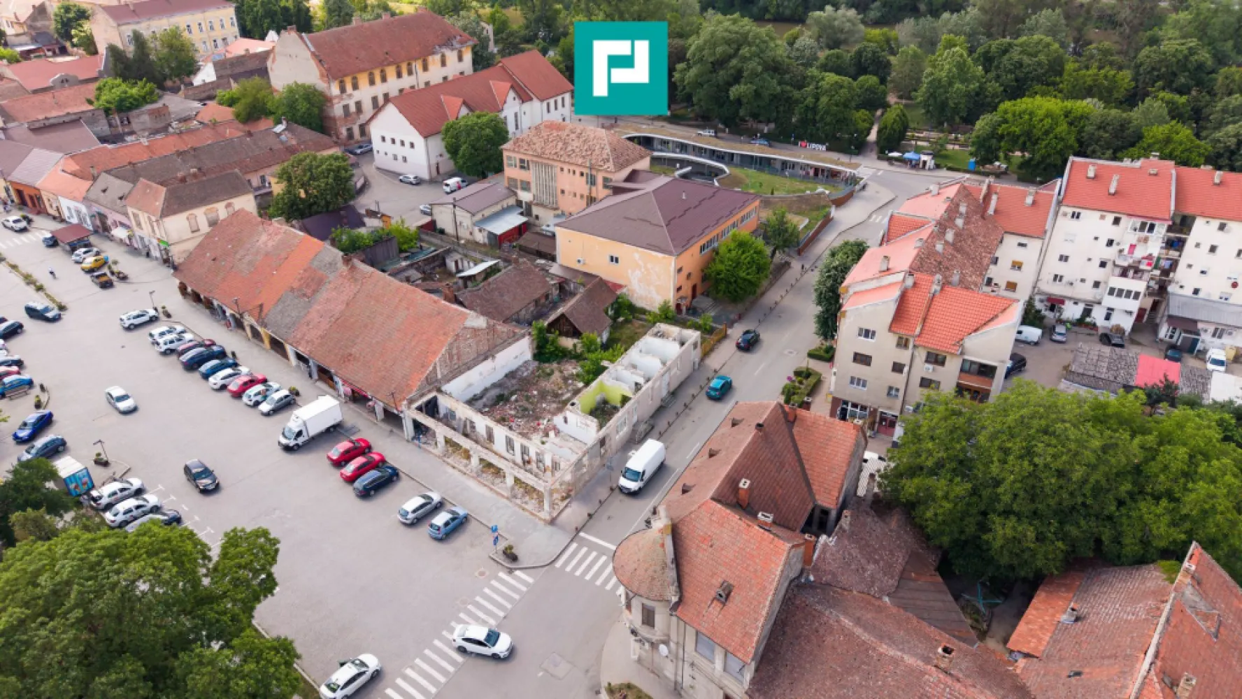 TEREN INTRAVILAN CENTRU LIPOVA 419MP - TEREN INTRAVILAN DE VÂNZARE | CENTRU LIPOVA | 419 MP | PROIECT DEFINITIVAT PENTRU CLĂDIRE NOUĂ

Adresă: Strada Piața Libertății nr. 1, Lipova

PropertyLab vă propune spre vânzare un teren intravilan excelent poziționat, în centrul orașului Lipova, pe Strada Piața Libertății nr. 1, o locație premium, cu vizibilitate foarte bună și acces facil.

Caracteristici proprietate:

▪️ Suprafață teren: 419 mp
▪️ Front stradal generos: 20 ml
▪️ Poziționare ultracentrală
▪️ Proiect definitivat pentru clădire nouă – un avantaj major pentru dezvoltare rapidă
▪️ Disponibil imediat

Puncte forte ale proprietății:
Amplasare excelentă în centrul orașului Lipova
Ideal pentru spațiu comercial, birouri, clinici, locuință premium sau investiție imobiliară
Front stradal de 20 ml, oferind acces facil și vizibilitate excelentă
Economie de timp și costuri datorită proiectului deja definitivat
Zonă cu acces rapid către principalele puncte de interes

Datorită amplasării centrale și documentației deja pregătite, această proprietate reprezintă o oportunitate excelentă pentru dezvoltatori, investitori sau antreprenori care caută un teren cu potențial ridicat.

Pentru mai multe informații și pentru programarea unei vizionări, vă rugăm să mă contactați :

Tudor Trașcă - Consultant imobiliar PropertyLAB
Tel: 0730 650 235
Email: tudor.trasca@propertylab.ro

Cod Proprietate 3099294