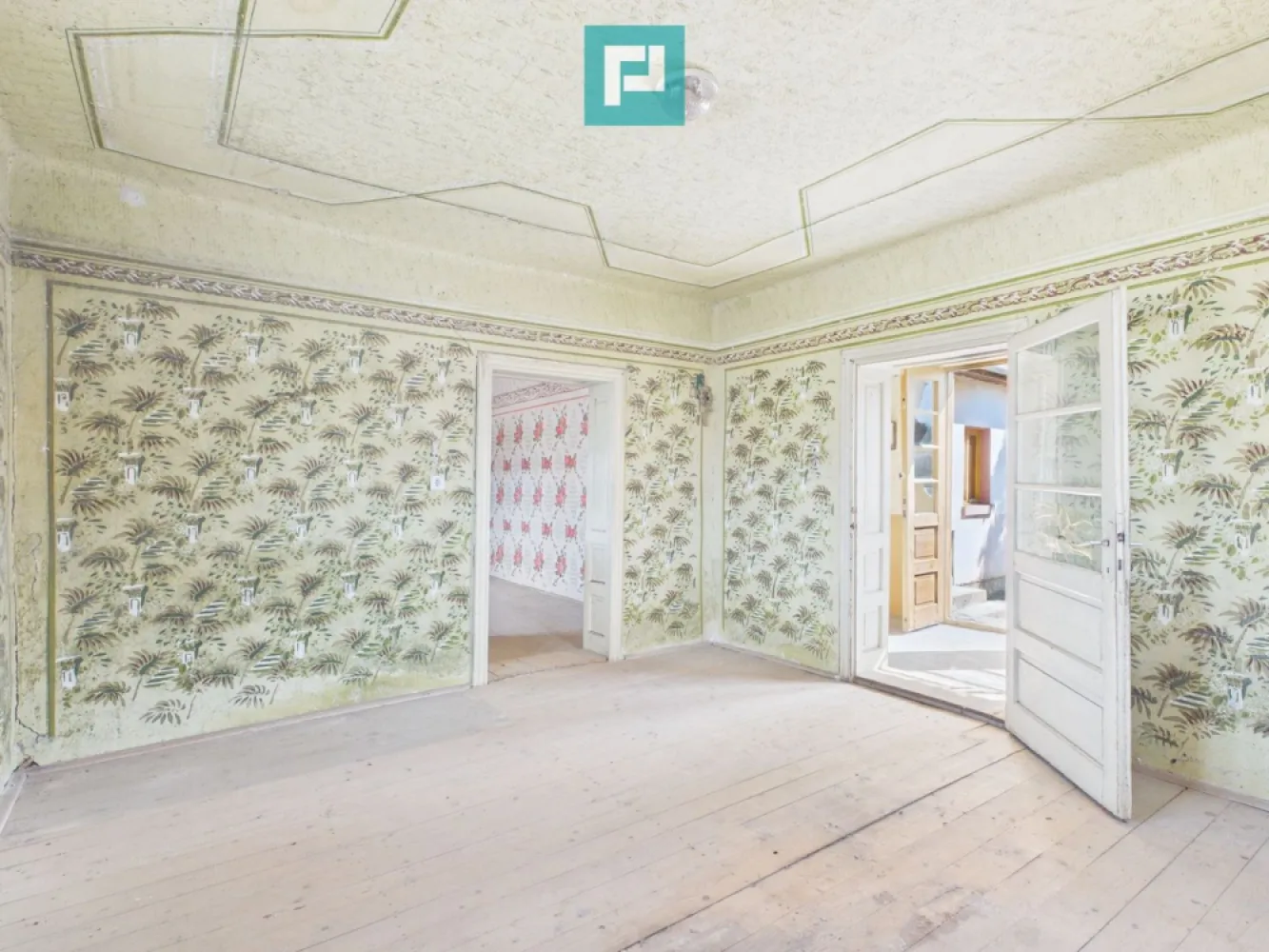 Casă in Rontău aproape de Felix - Vând casă renovabilă situată în Rontău, la doar 3 minute de Băile Felix, într-o zonă liniștită și cu acces rapid către Oradea.

Proprietatea dispune de teren generos de aproximativ 700 mp, ideal pentru amenajare grădină, terasă, foișor sau extindere.

Casa este potrivită pentru:

locuință permanentă
casă de vacanță
investiție în regim turistic
renovare și personalizare după propriul gust

Avantaje:

locație foarte bună aproape de Băile Felix
curte spațioasă 700 mp
zonă liniștită
acces rapid către oraș
potențial excelent de investiție

Pentru mai multe informații și vizionare, sunați la telefon.0741234354
 CP3099177